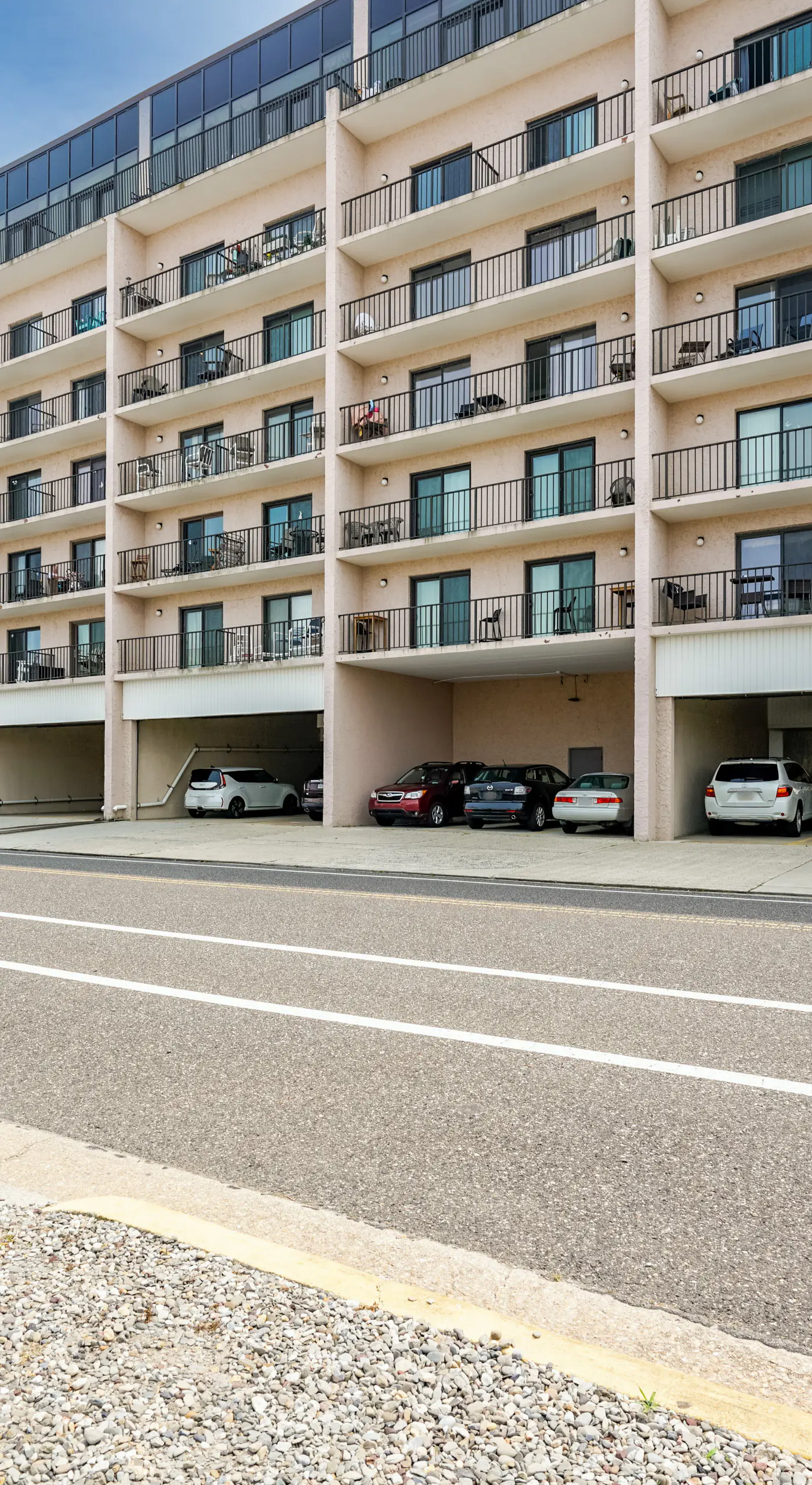 Beachfront Fourth-Floor Condo w/ Community Pool!