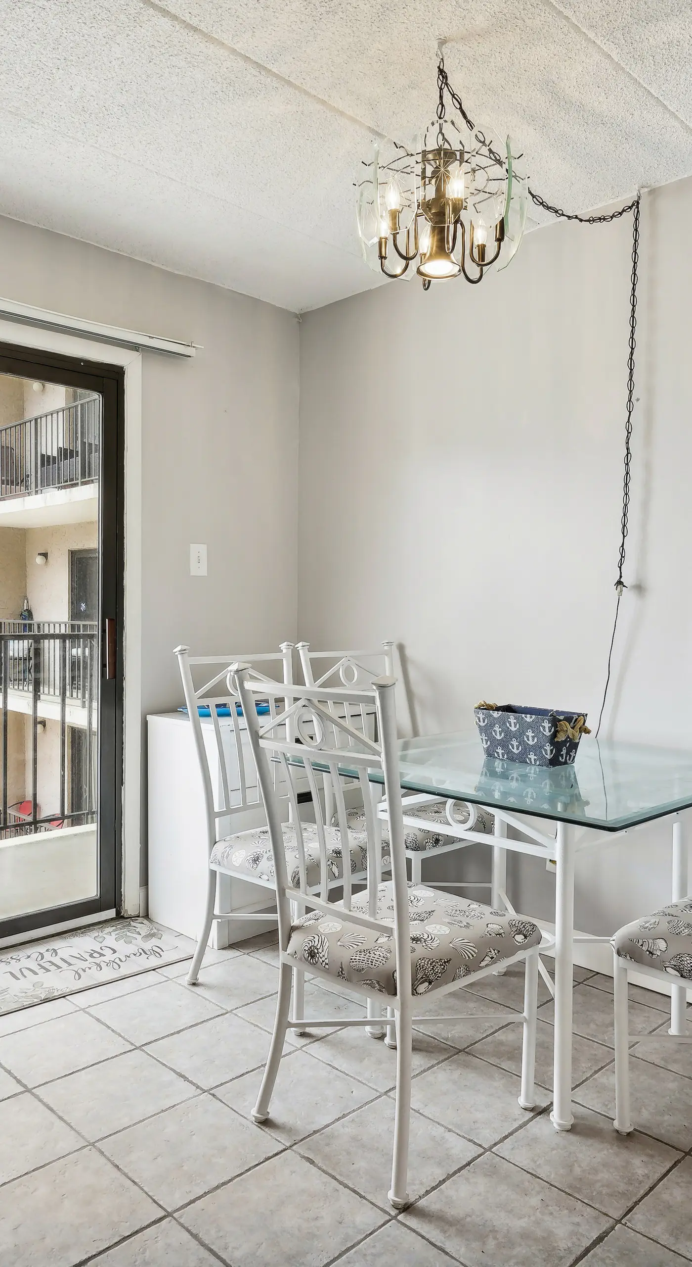 Beachfront Fourth-Floor Condo w/ Community Pool!