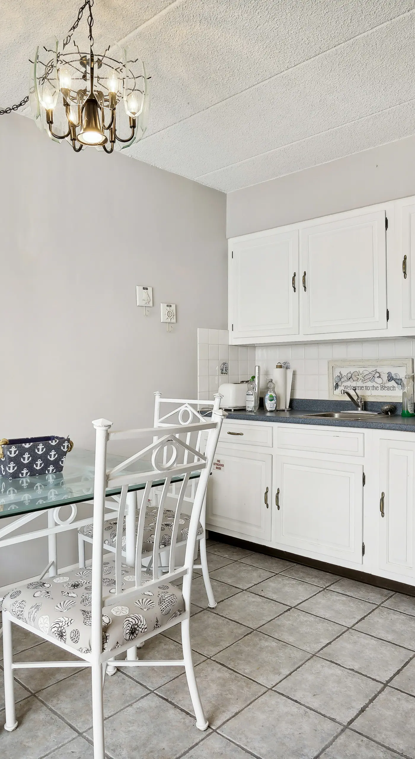 Beachfront Fourth-Floor Condo w/ Community Pool!
