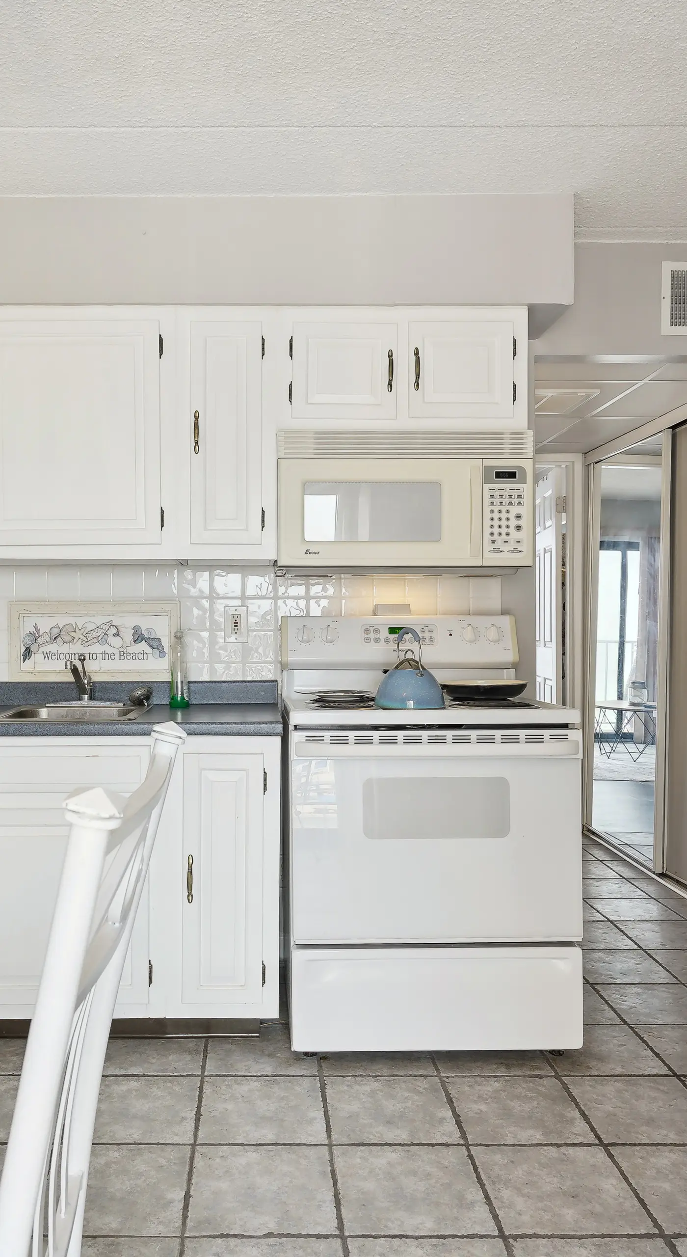 Beachfront Fourth-Floor Condo w/ Community Pool!