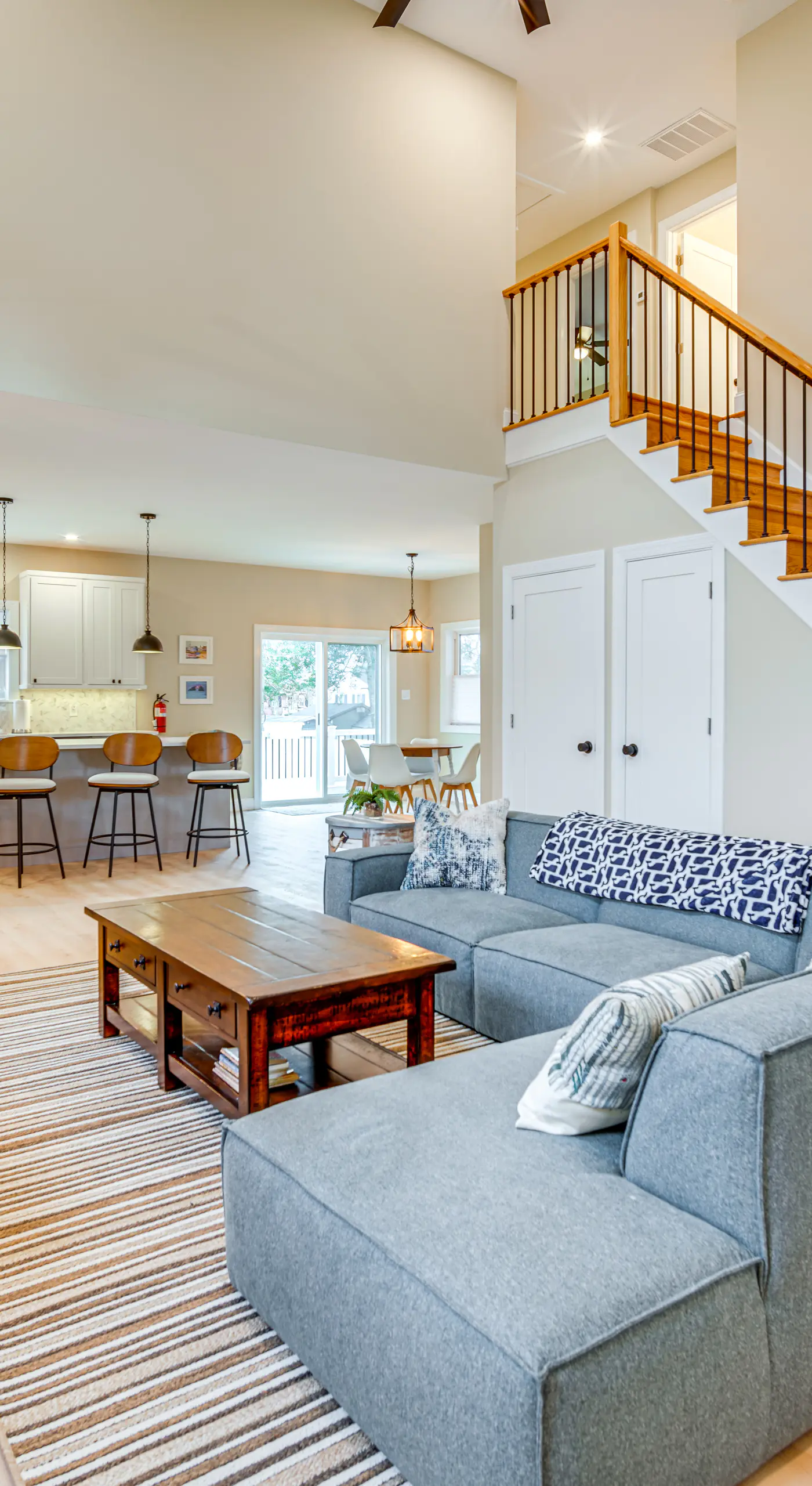 Steps to Sand: Villas Beach House w/ Decks!