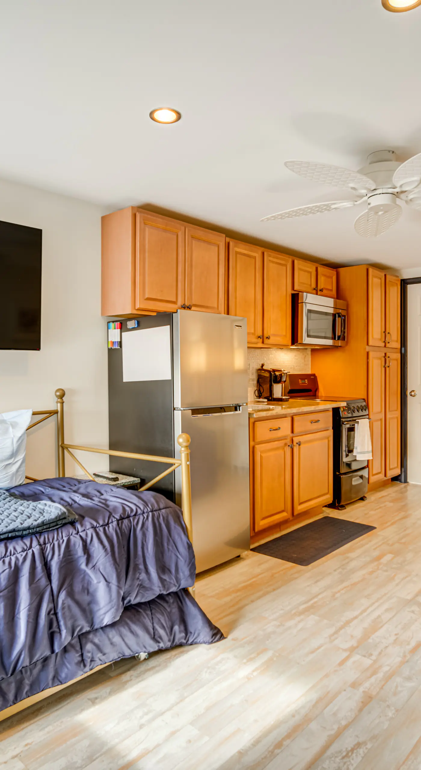 Half-Block to Beach & Conventions: Wildwood Studio