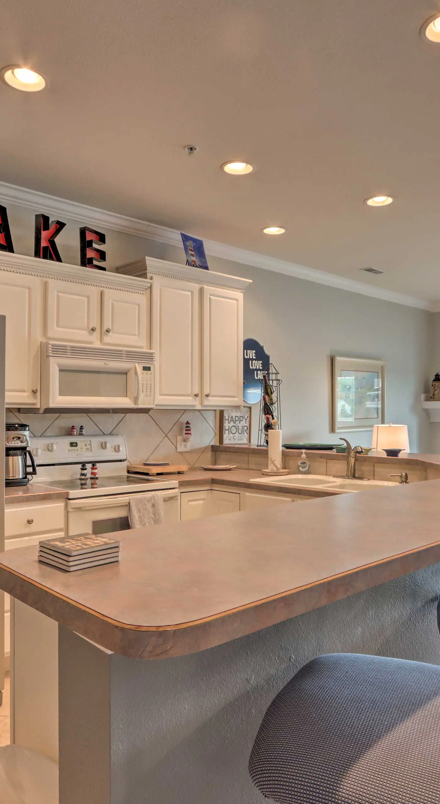 Balcony & Seasonal Pool: Lakefront Ozark Condo