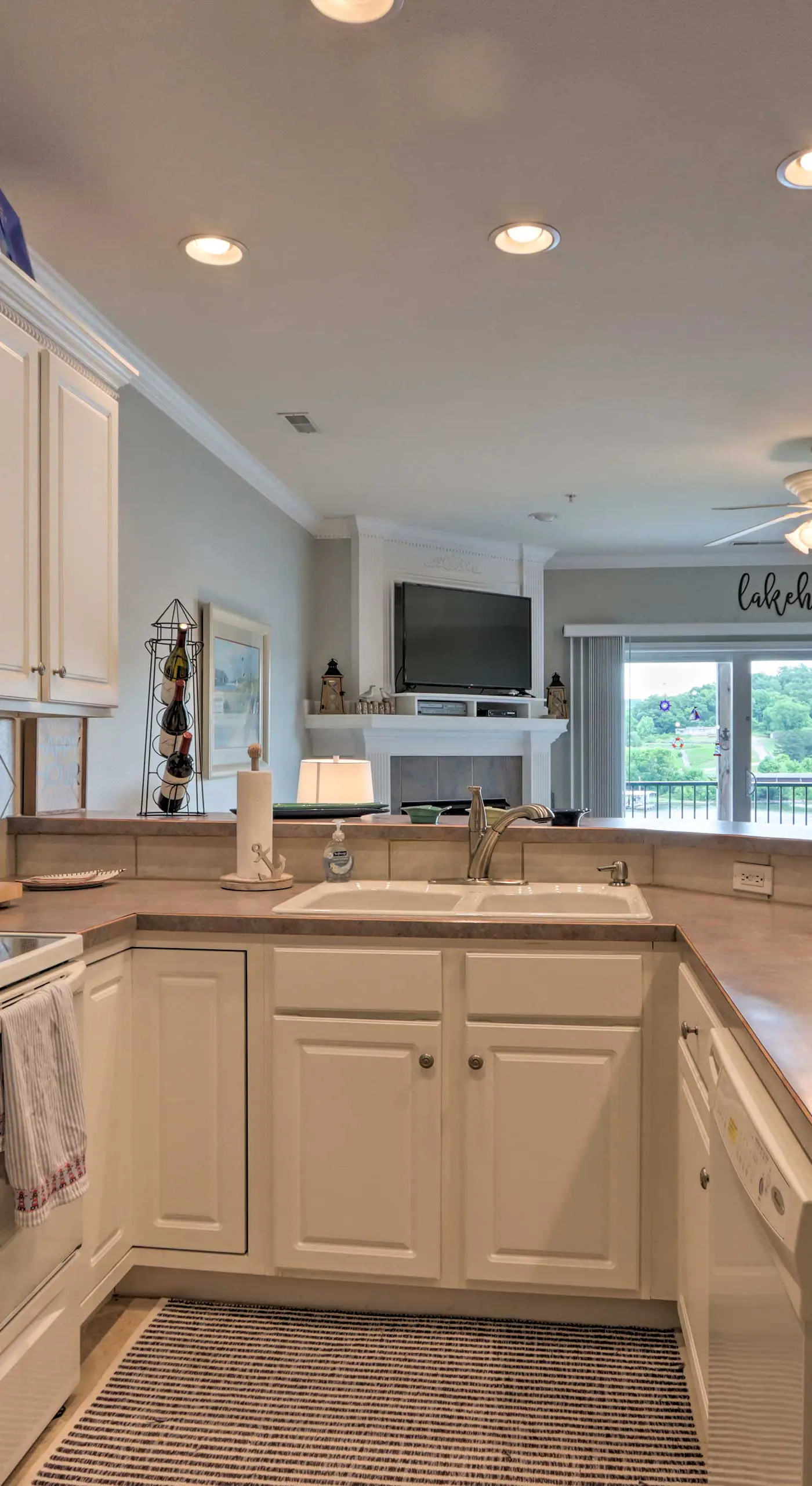 Balcony & Seasonal Pool: Lakefront Ozark Condo