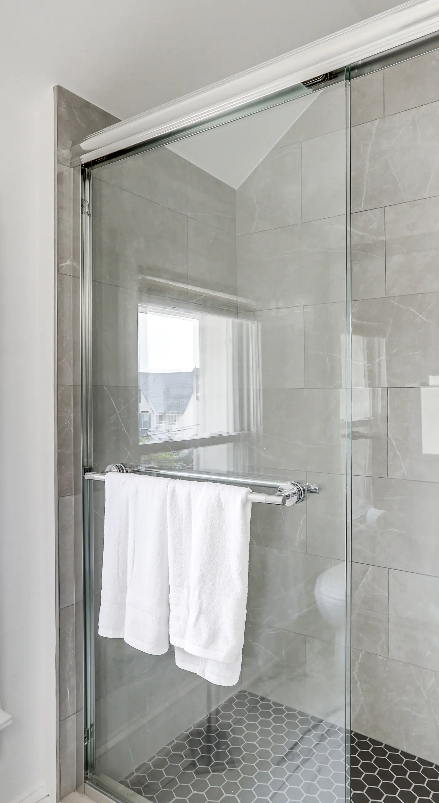 Stroll to Ocean Grove Boardwalk & Beach: Sleek Apt