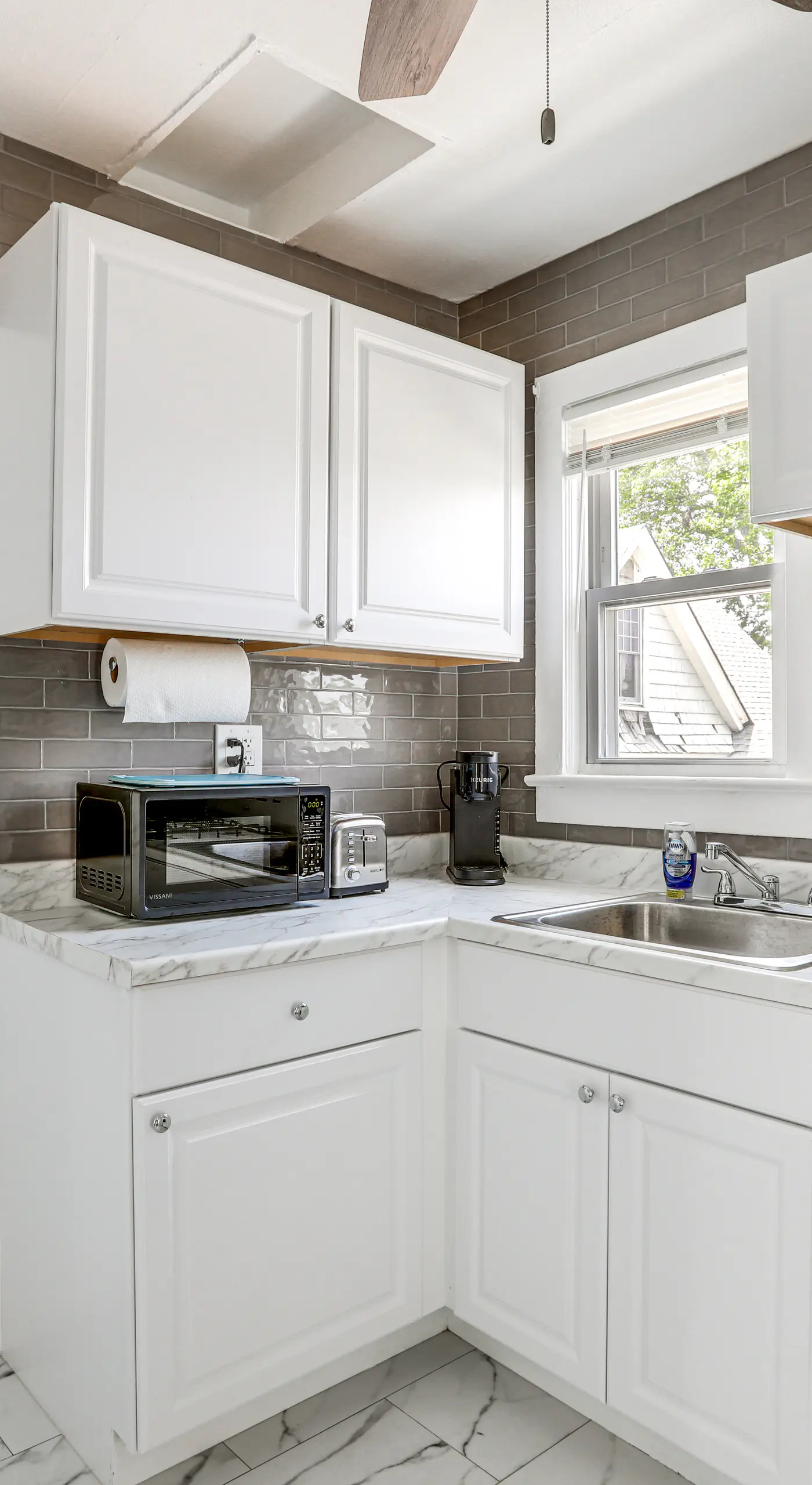 Stroll to Ocean Grove Boardwalk & Beach: Sleek Apt