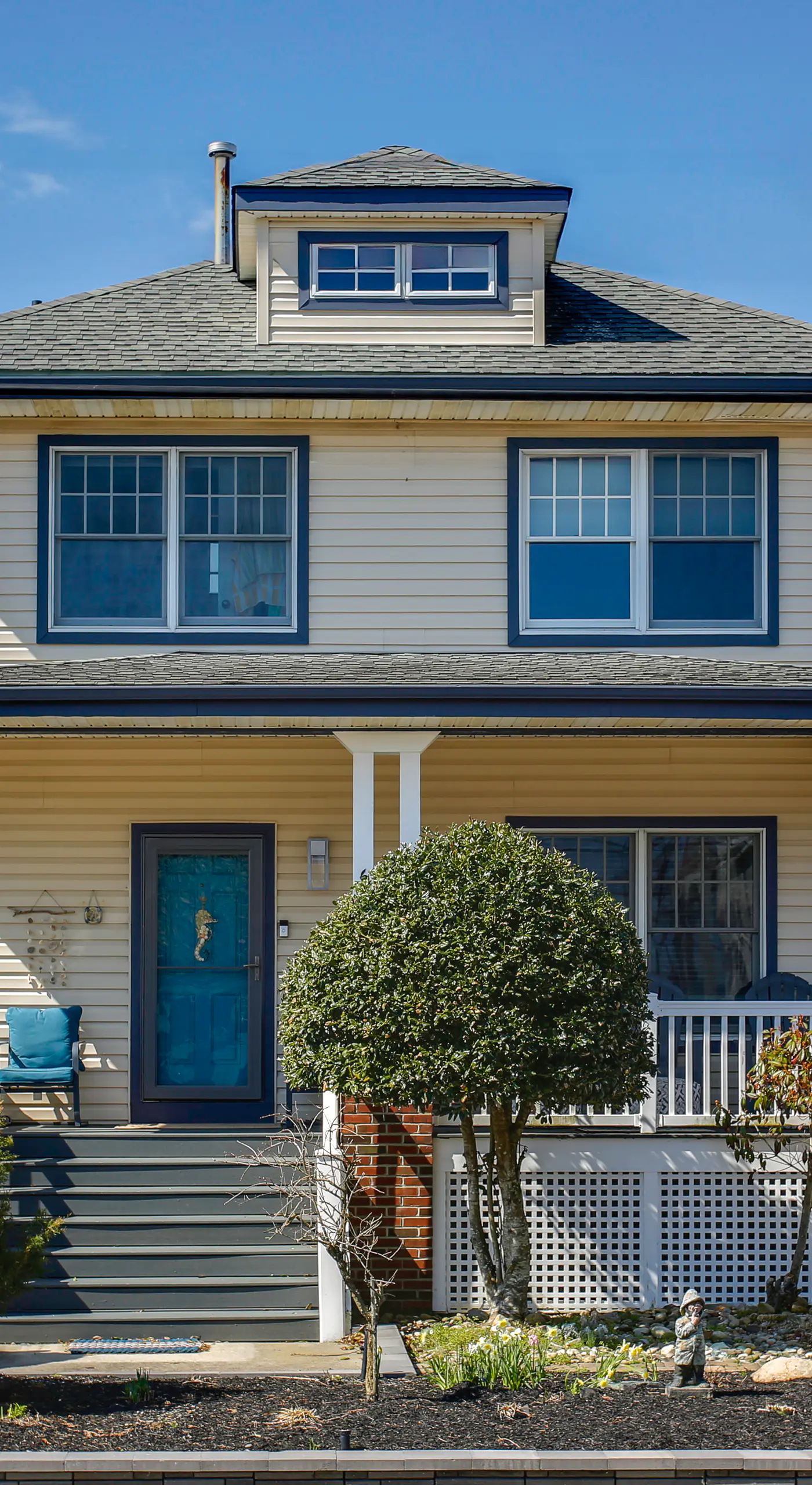 1 Mi to Steel Pier: Spacious Home w/ Private Yard!