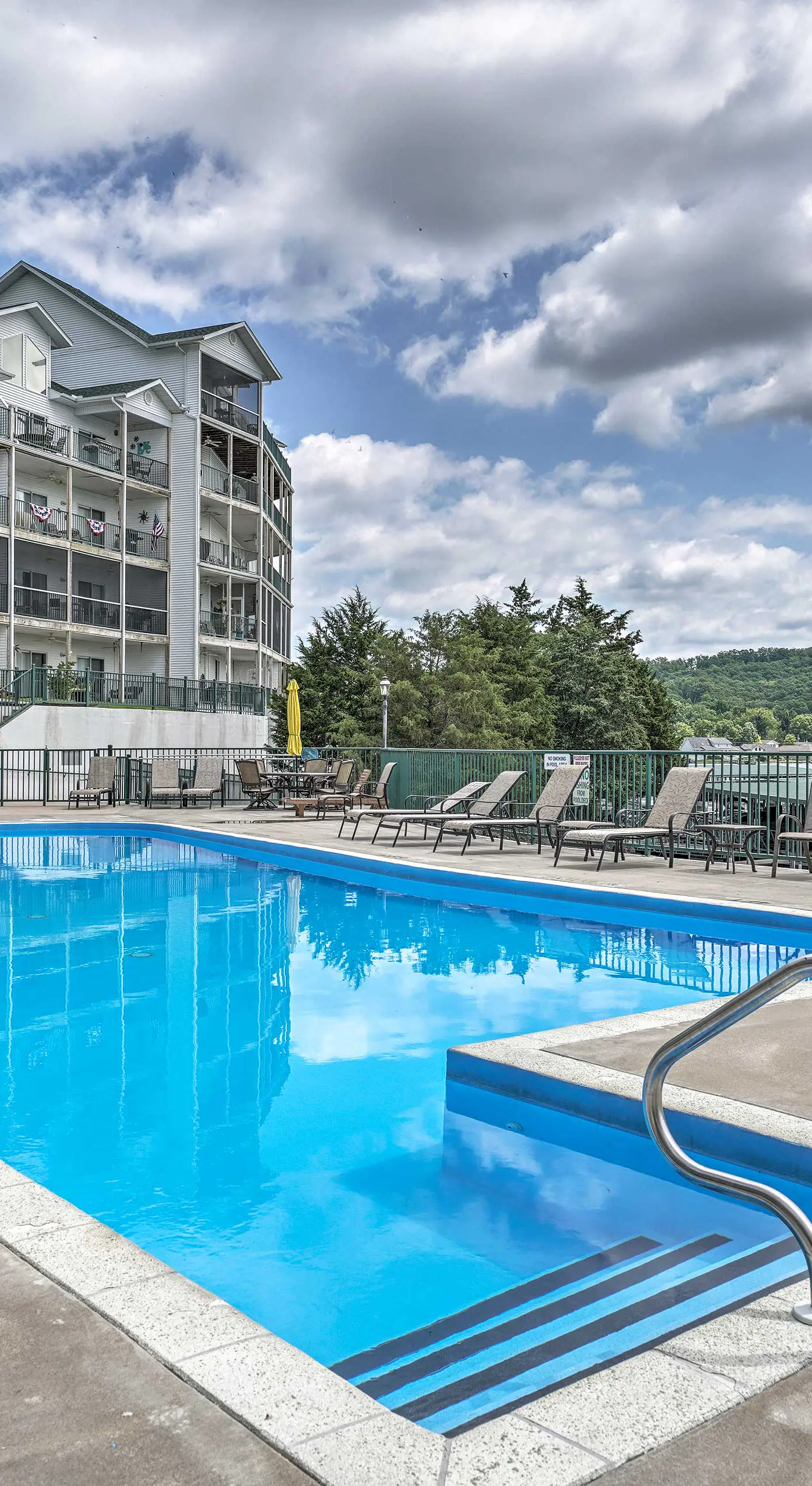 2 Pools! Group-Friendly Unit on Lake of the Ozarks