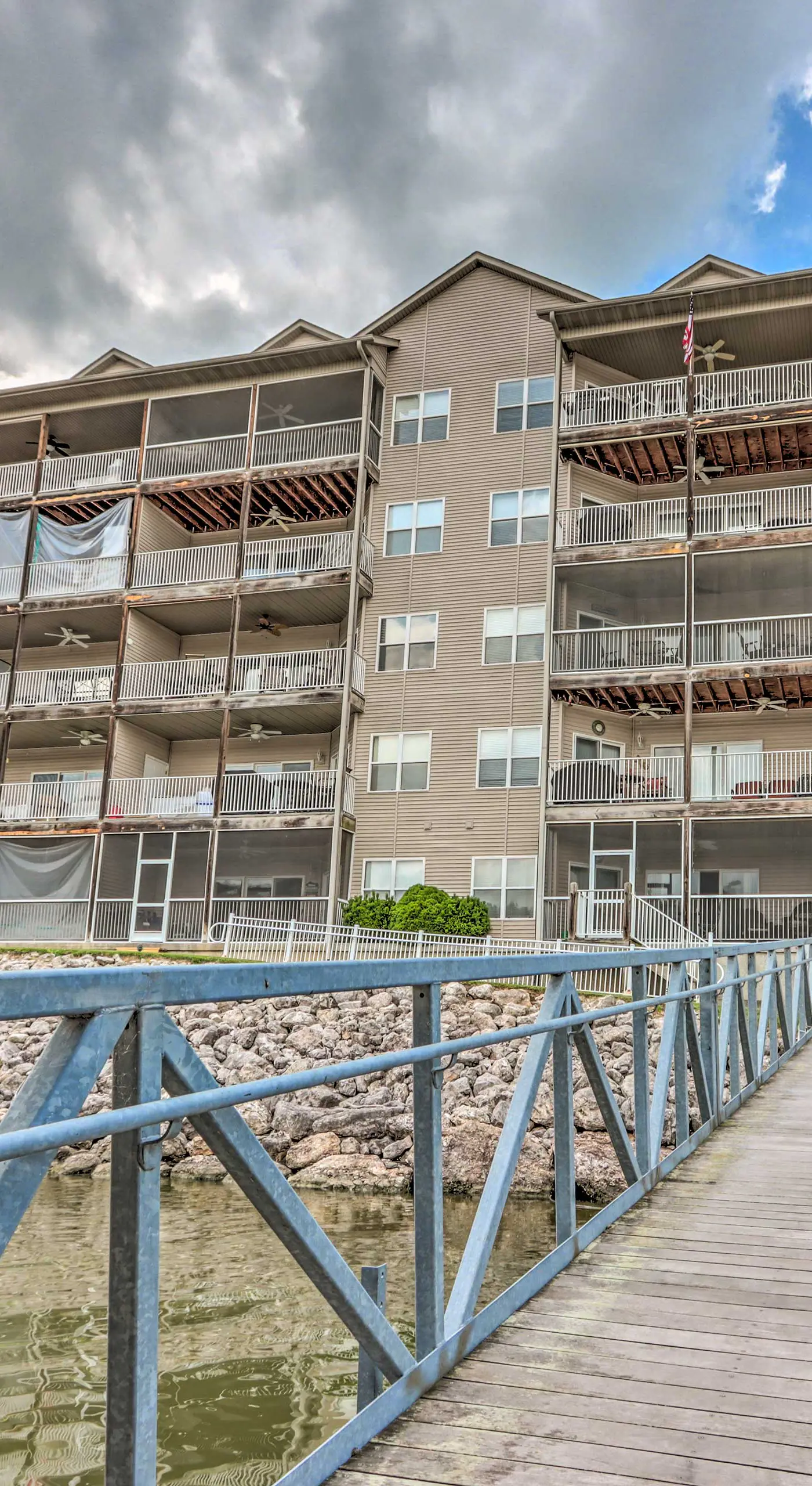 Lake & Poolside Fun! Water-View Camdenton Condo