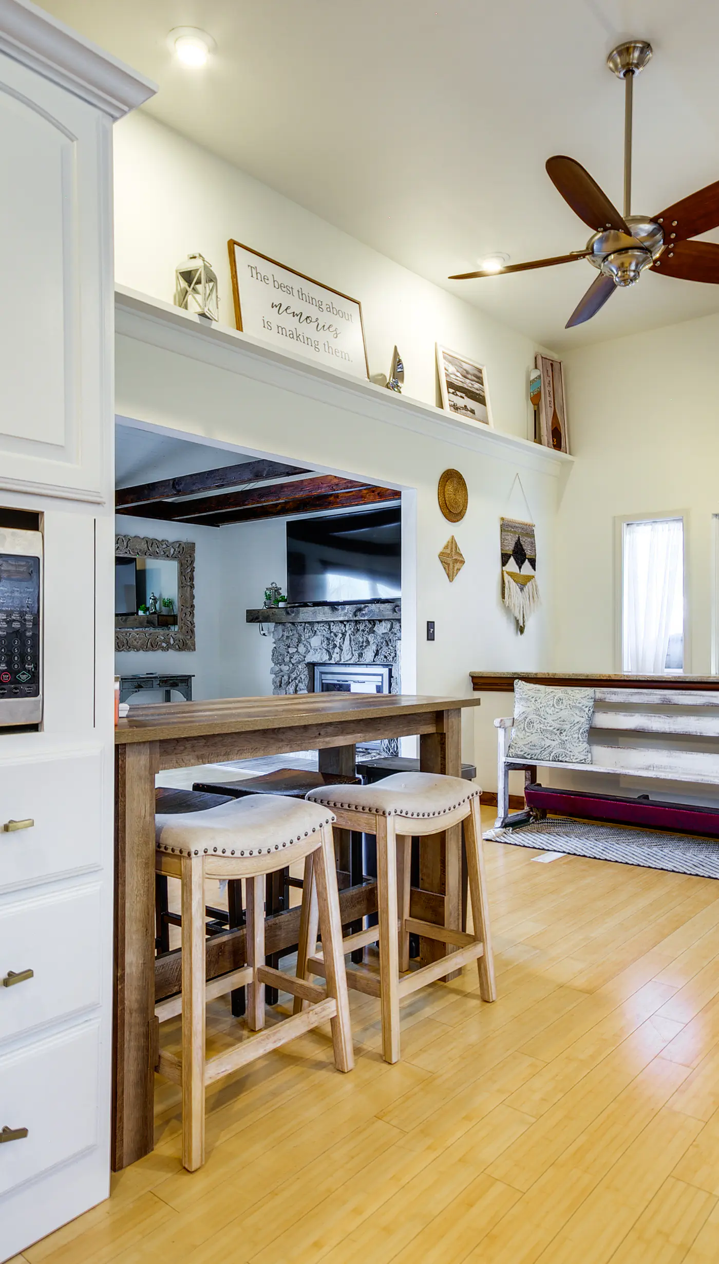 Hot Tub & Dock! Group Getaway in Lake Ozark