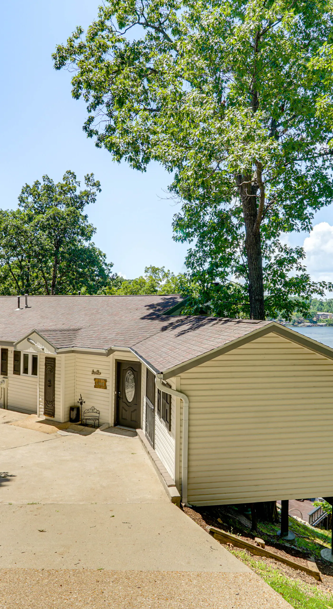 Hot Tub & Dock! Group Getaway in Lake Ozark