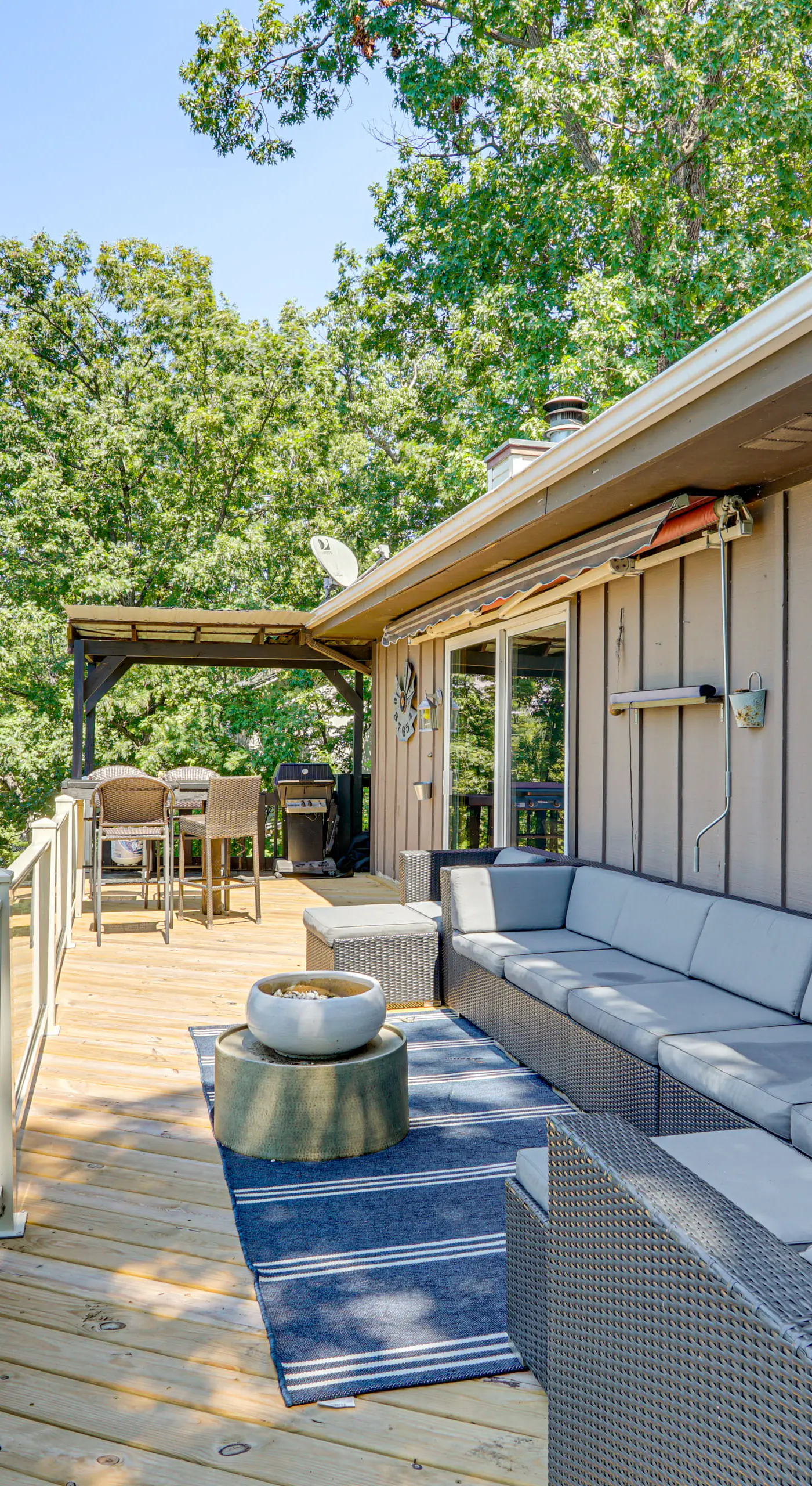 Hot Tub & Dock! Group Getaway in Lake Ozark