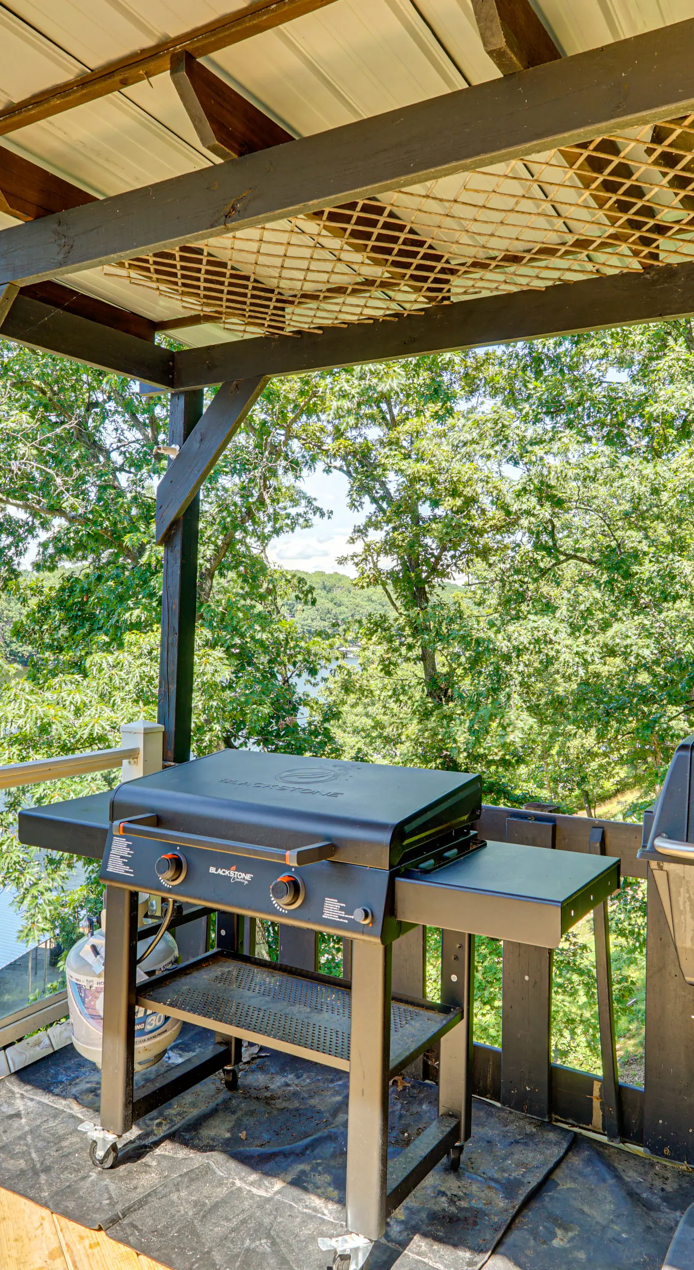 Hot Tub & Dock! Group Getaway in Lake Ozark