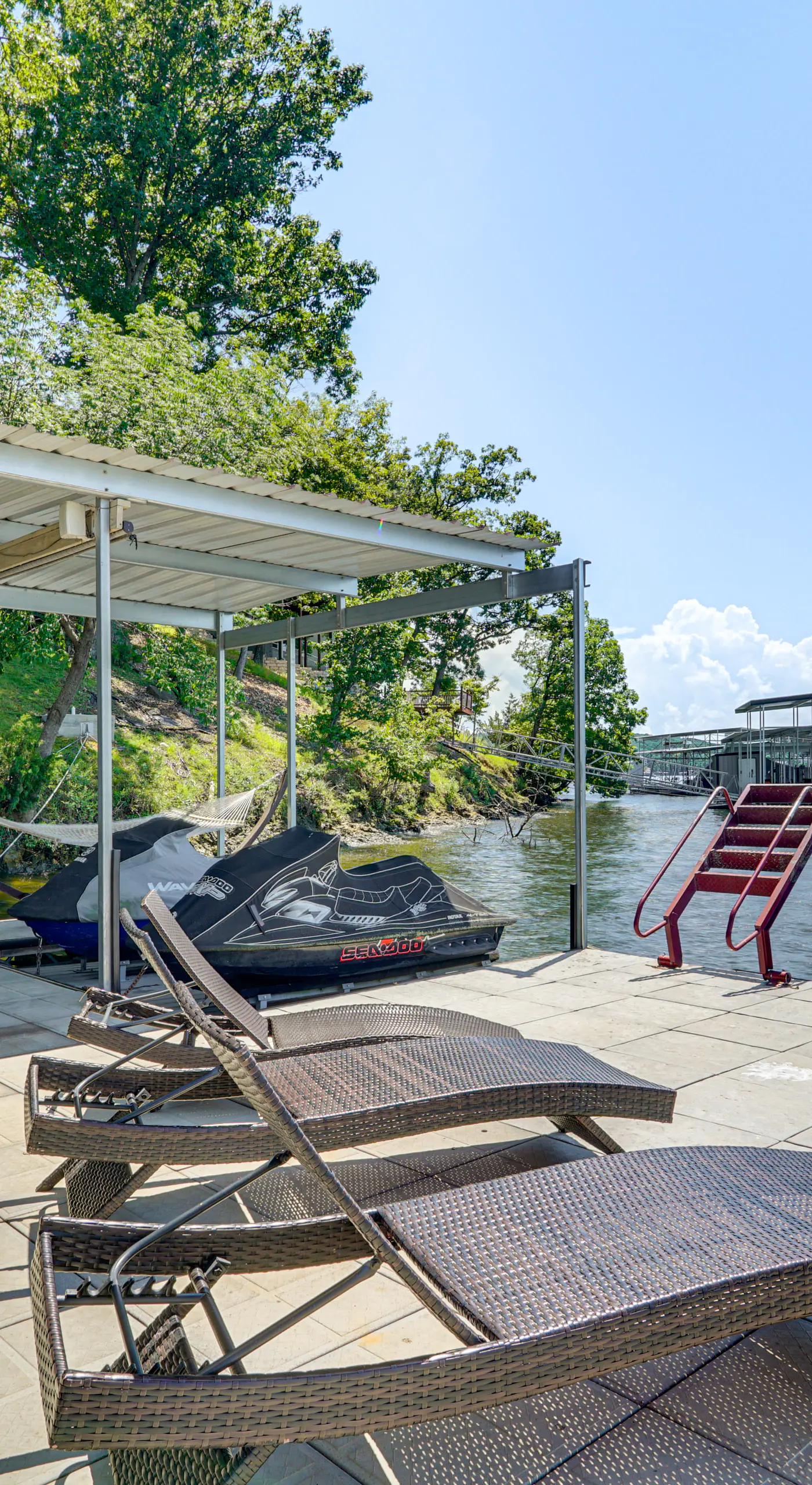 Hot Tub & Dock! Group Getaway in Lake Ozark
