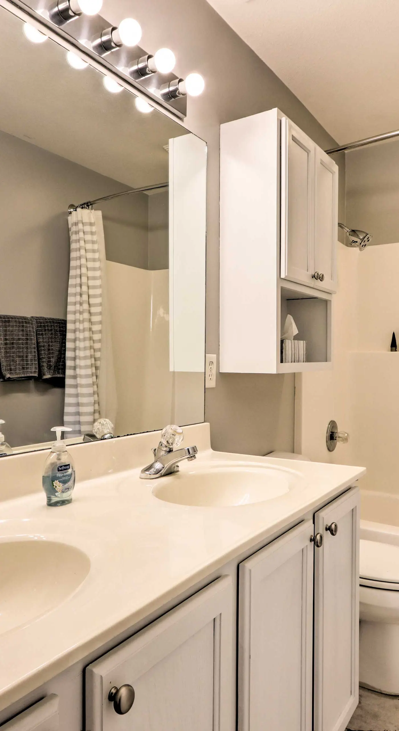 Beach & Pool Access: Lake of the Ozarks Condo!
