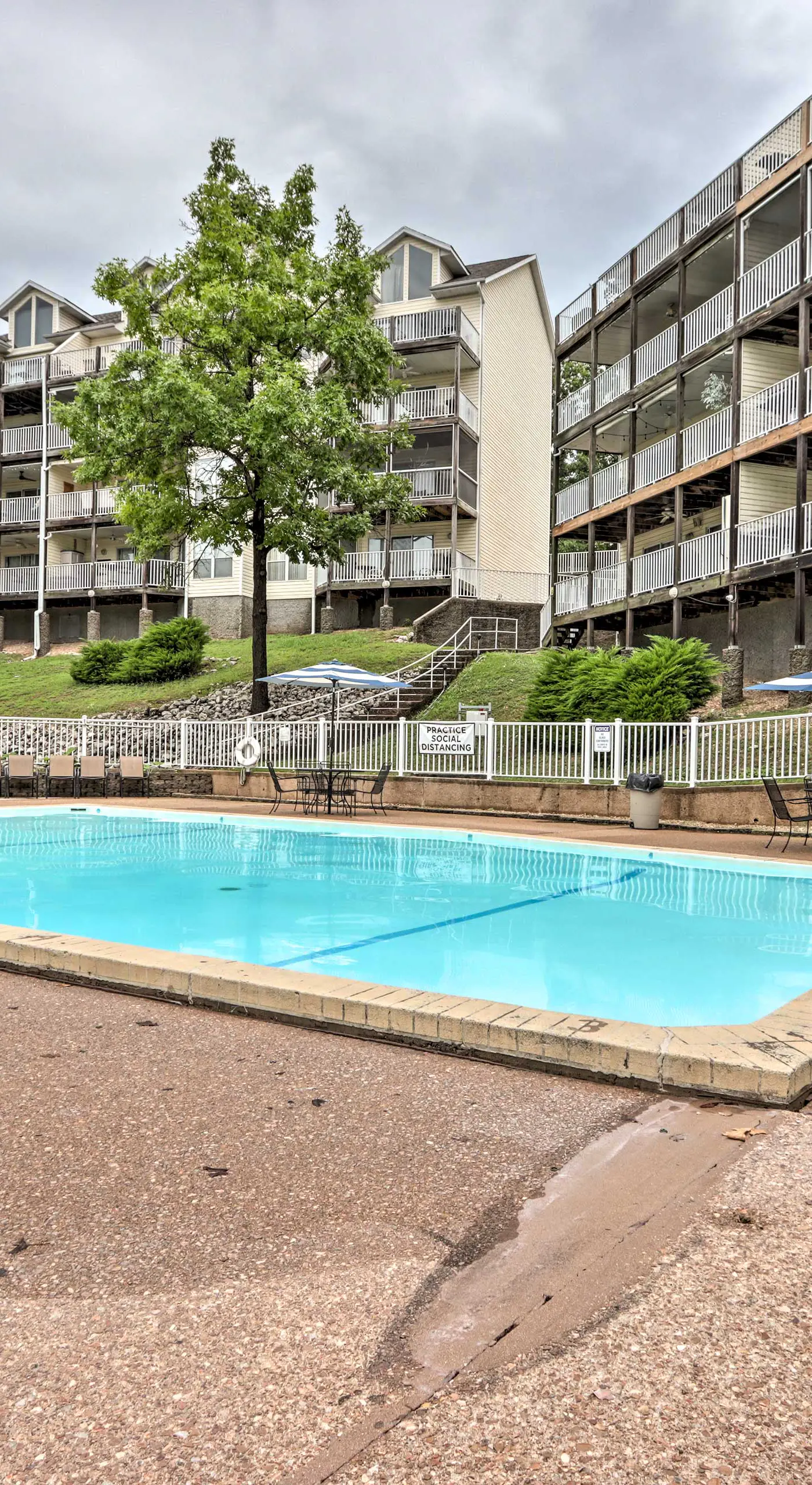 Beach & Pool Access: Lake of the Ozarks Condo!