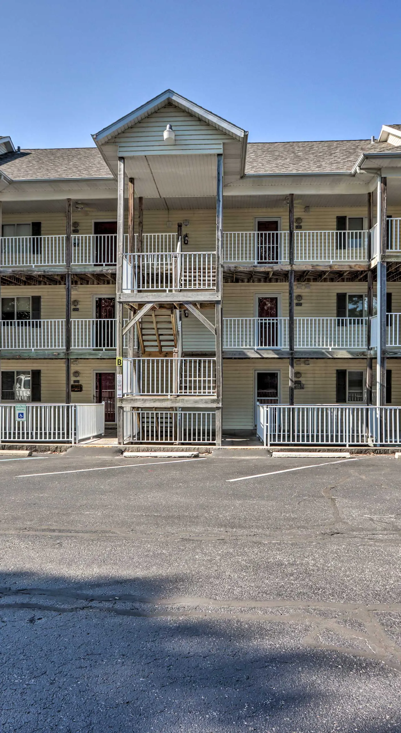 Beach & Pool Access: Lake of the Ozarks Condo!