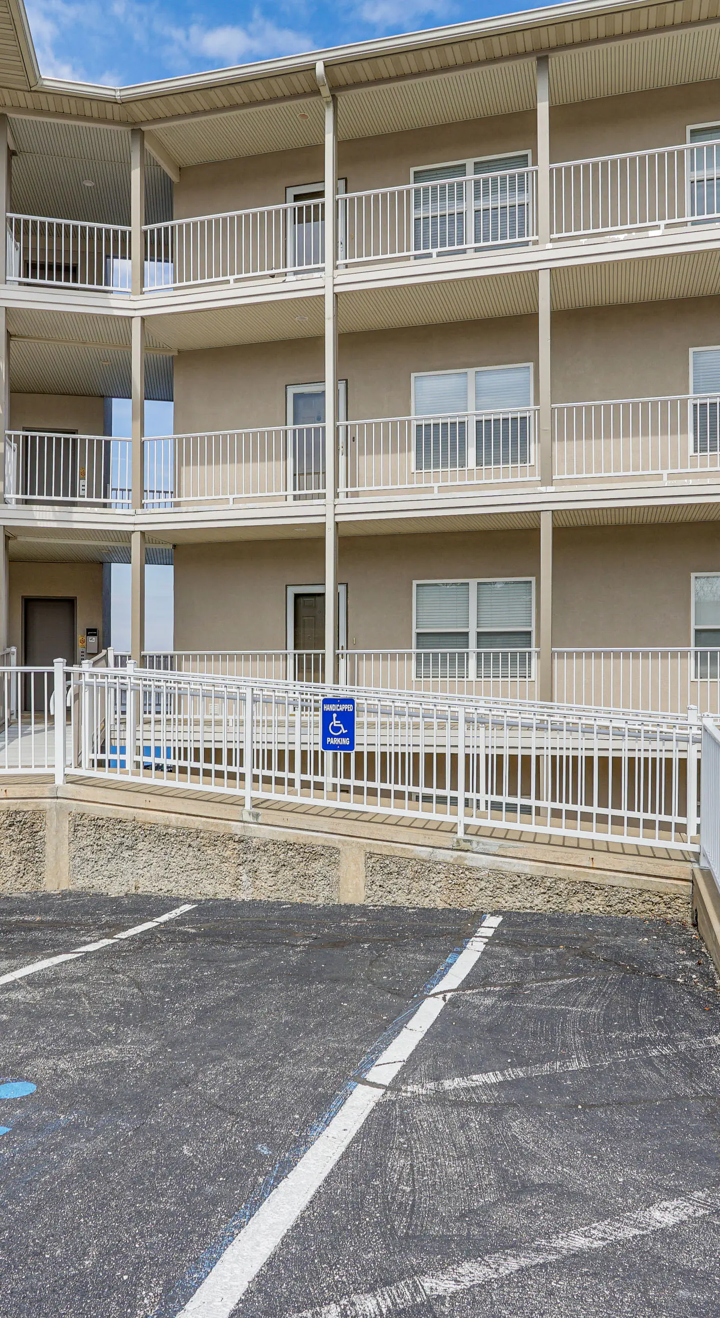 Furnished Porch, Resort Pools! Lands End Condo