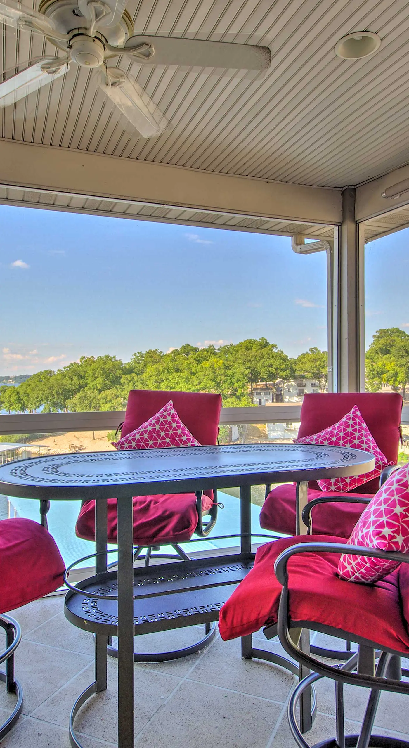 Relax by Pools: Top-Floor Lands End Corner Unit