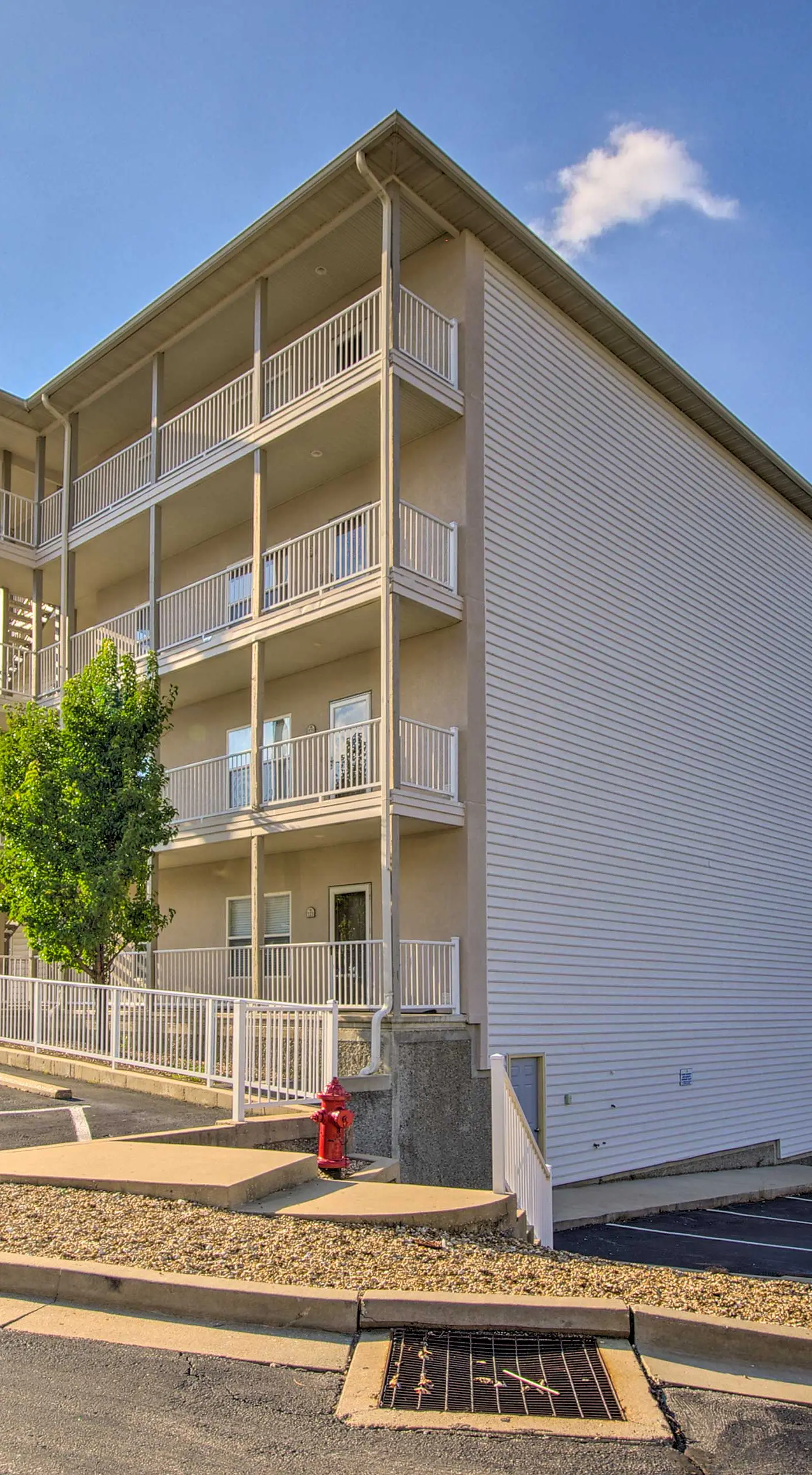 Relax by Pools: Top-Floor Lands End Corner Unit