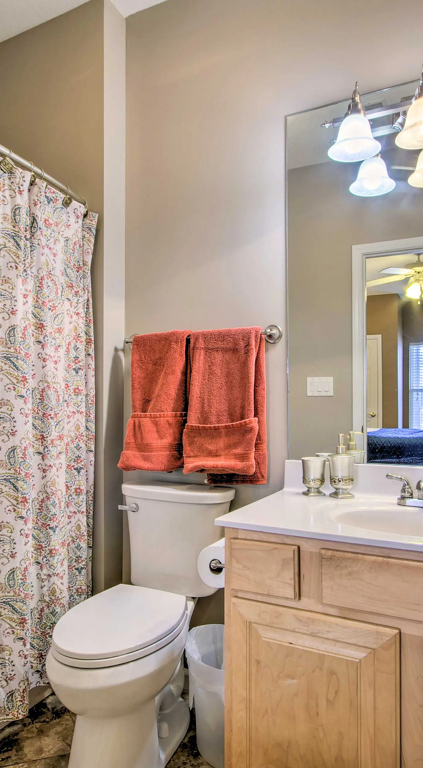 Relax by Pools: Top-Floor Lands End Corner Unit
