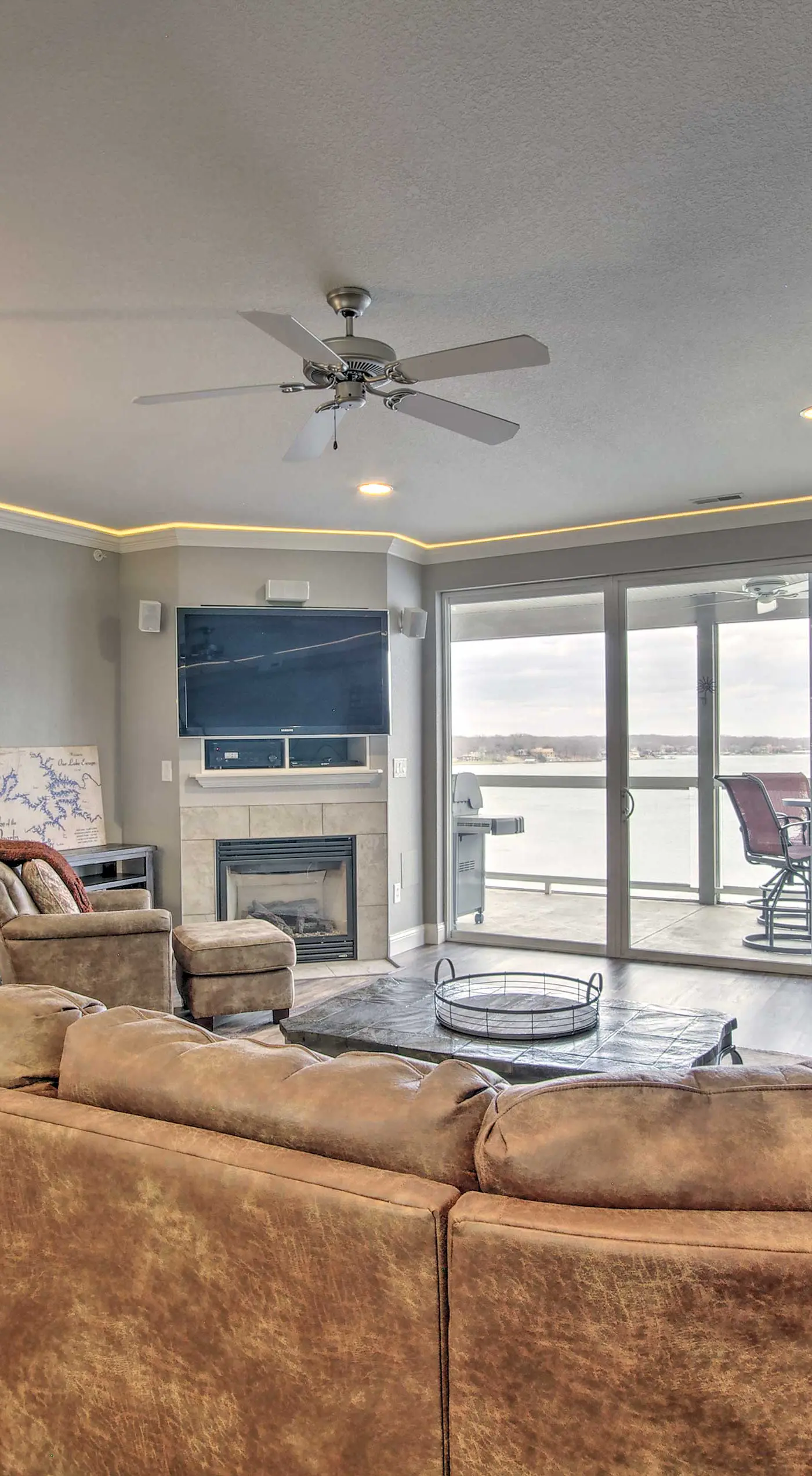 Relax by Pools: Top-Floor Lands End Corner Unit