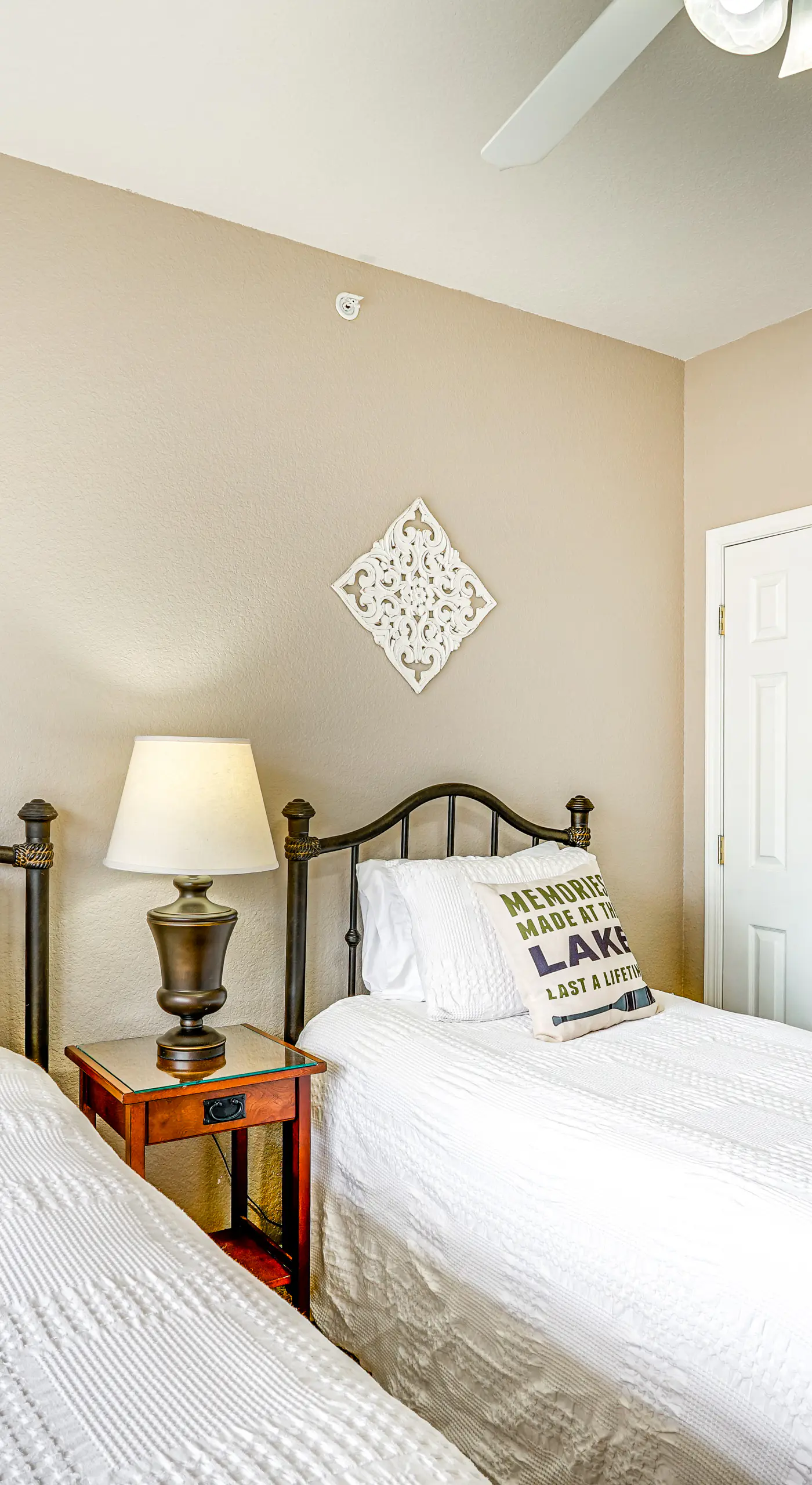 Relax by Pools: Top-Floor Lands End Corner Unit