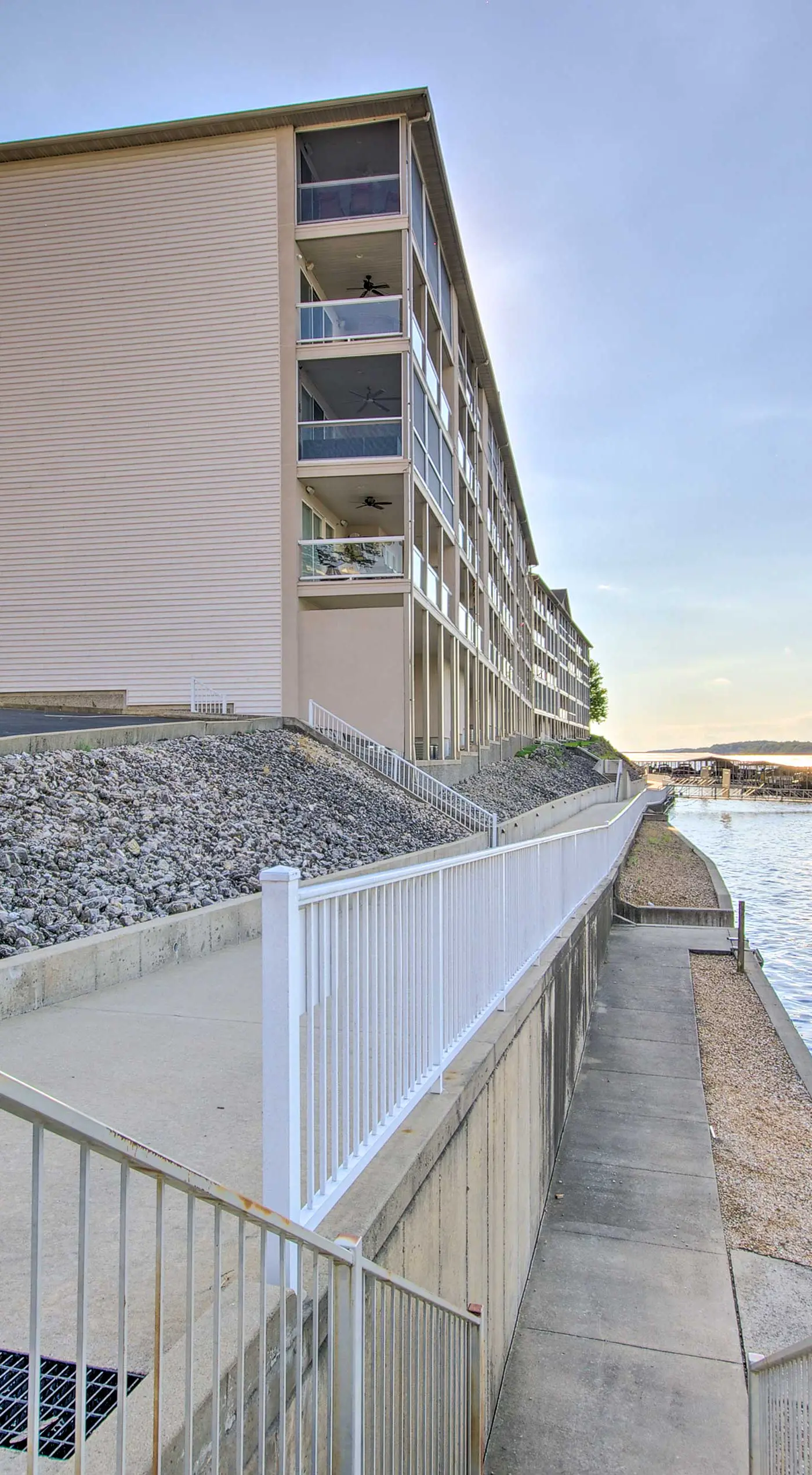 Relax by Pools: Top-Floor Lands End Corner Unit