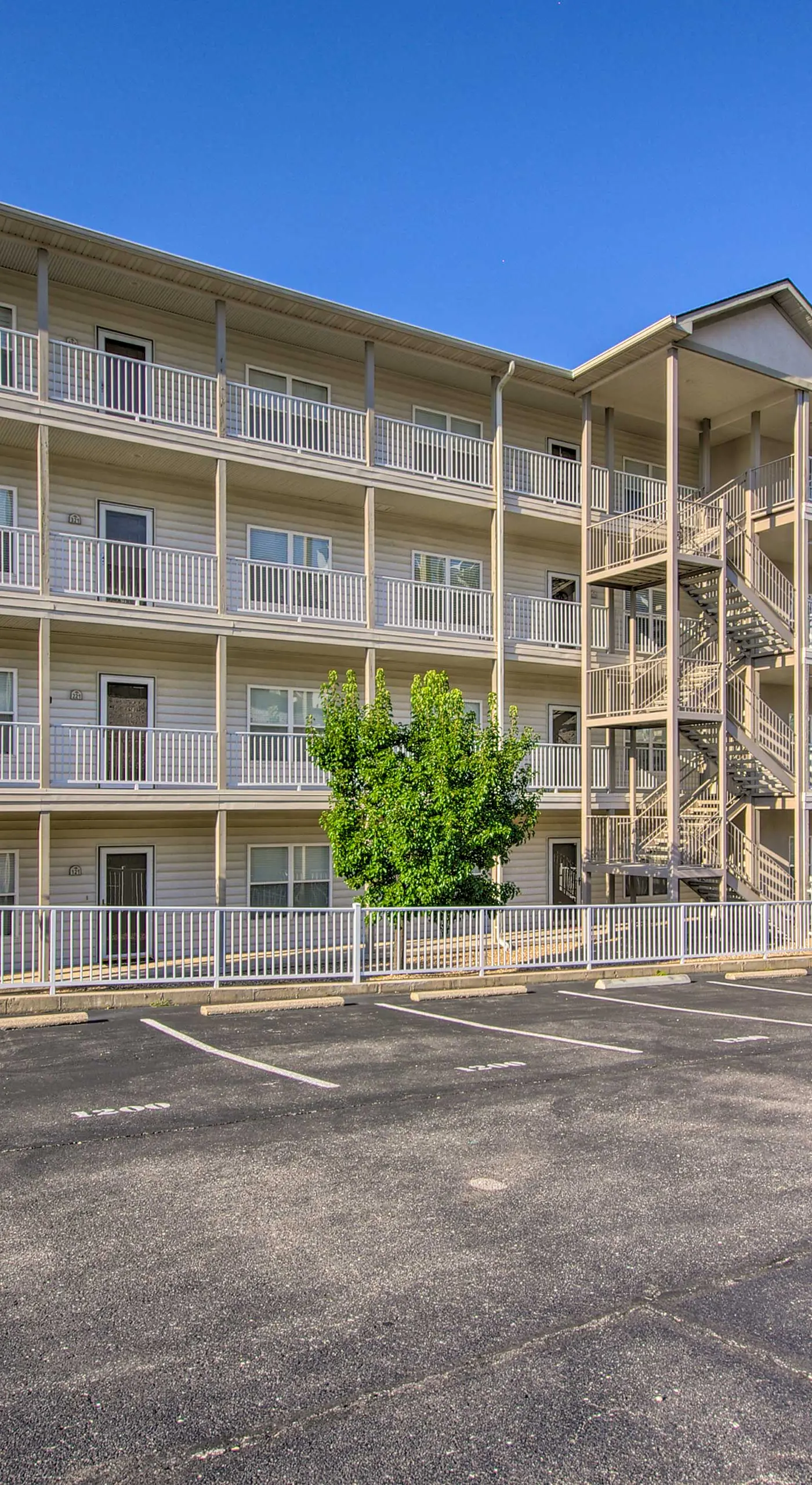Relax by Pools: Top-Floor Lands End Corner Unit