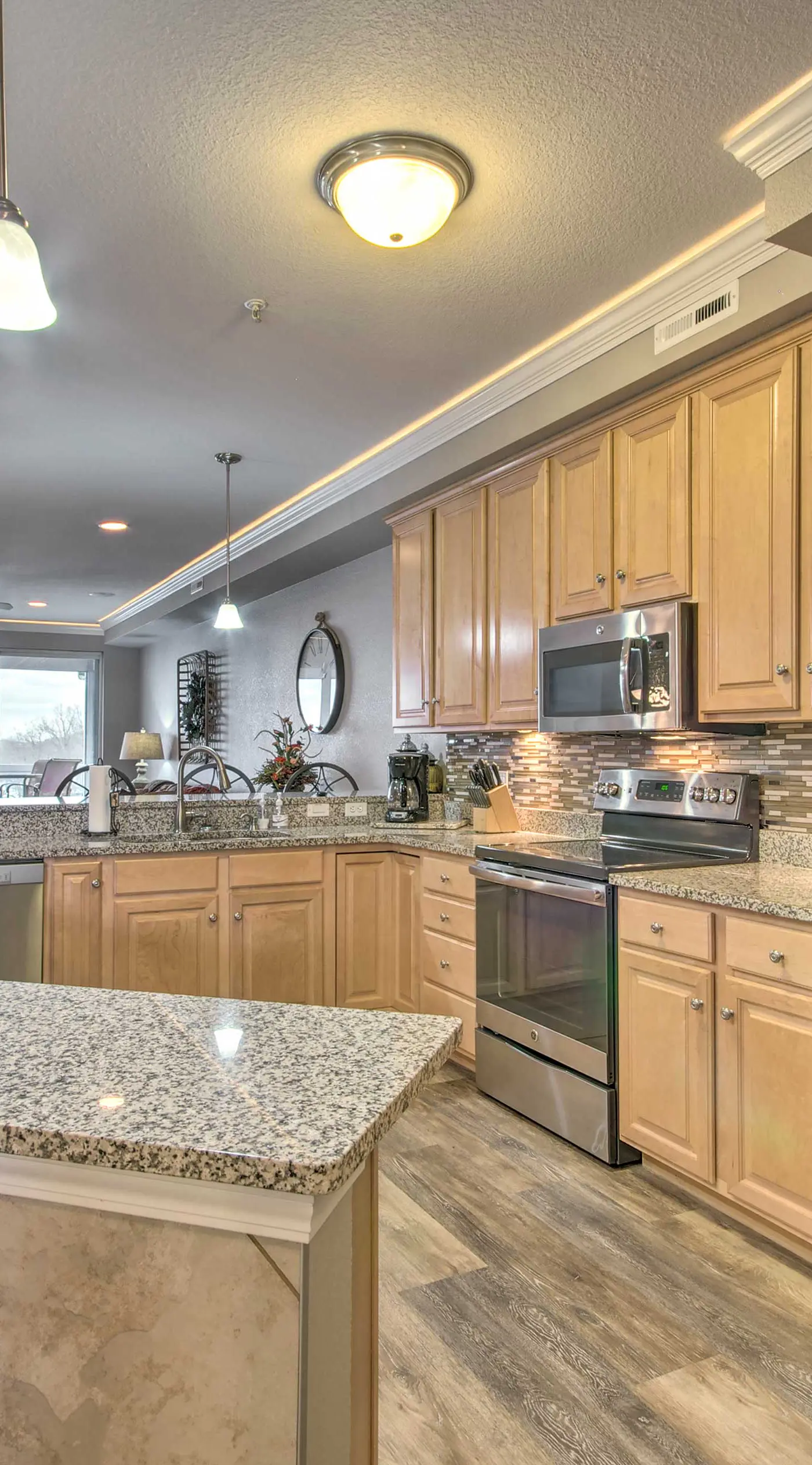 Relax by Pools: Top-Floor Lands End Corner Unit