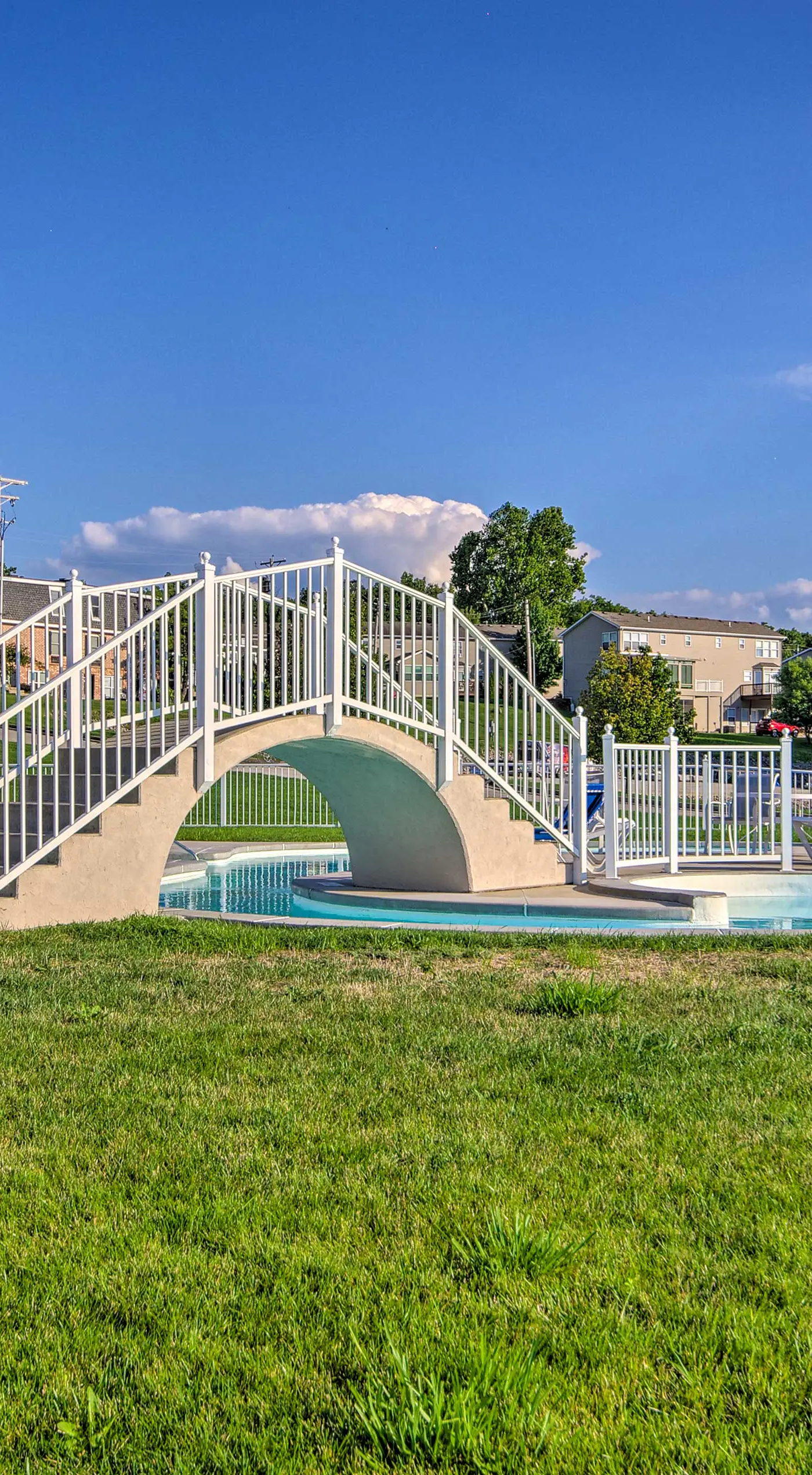 Relax by Pools: Top-Floor Lands End Corner Unit