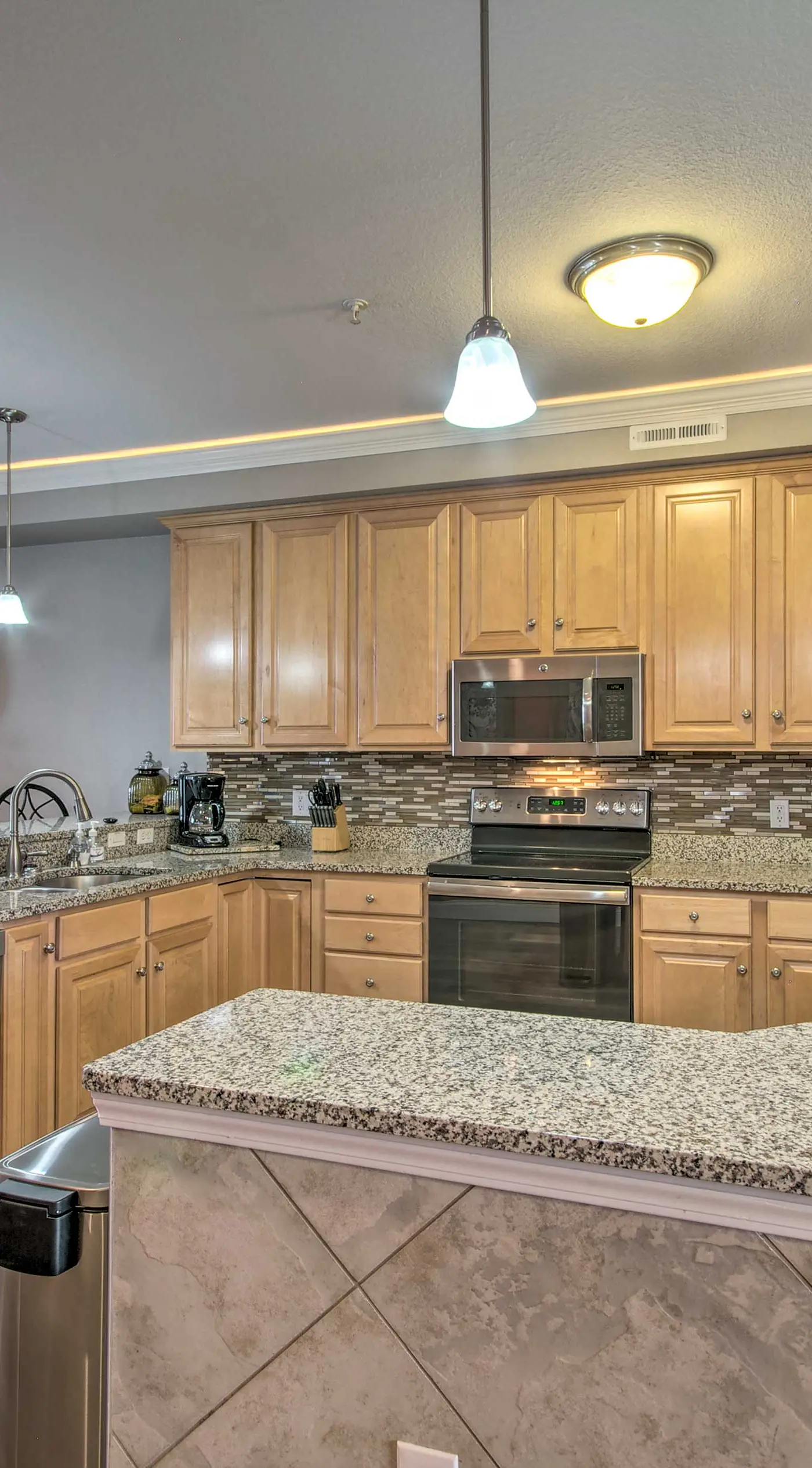 Relax by Pools: Top-Floor Lands End Corner Unit