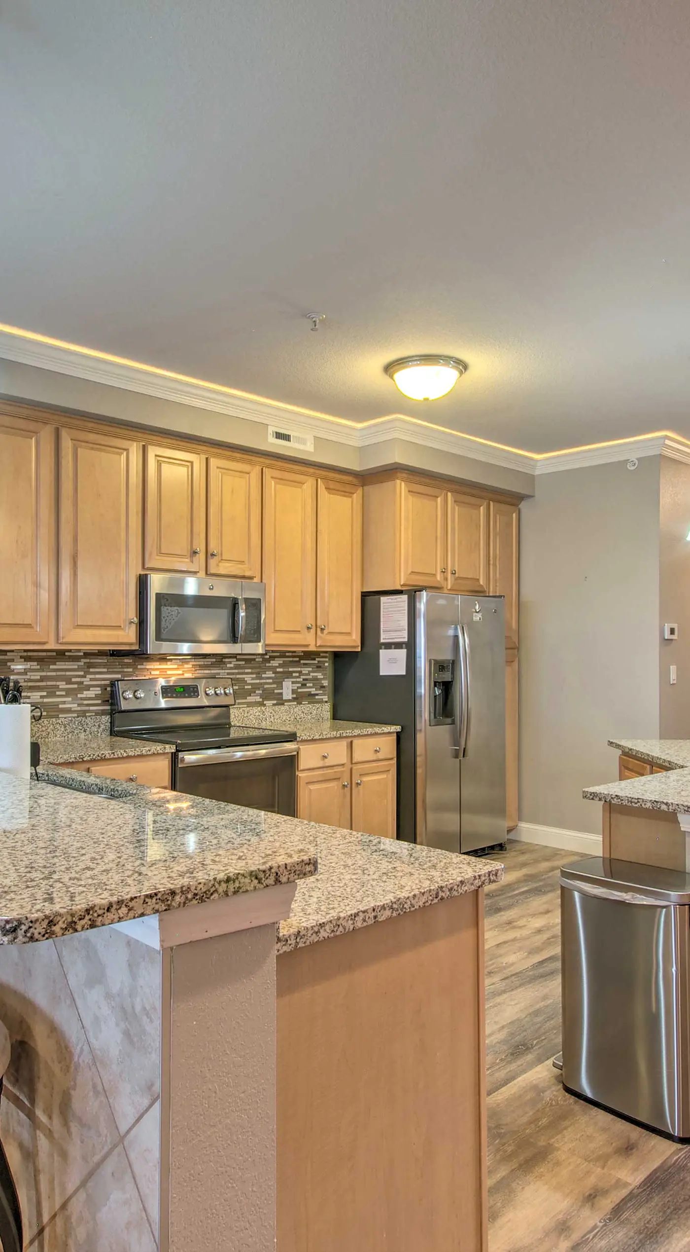 Relax by Pools: Top-Floor Lands End Corner Unit