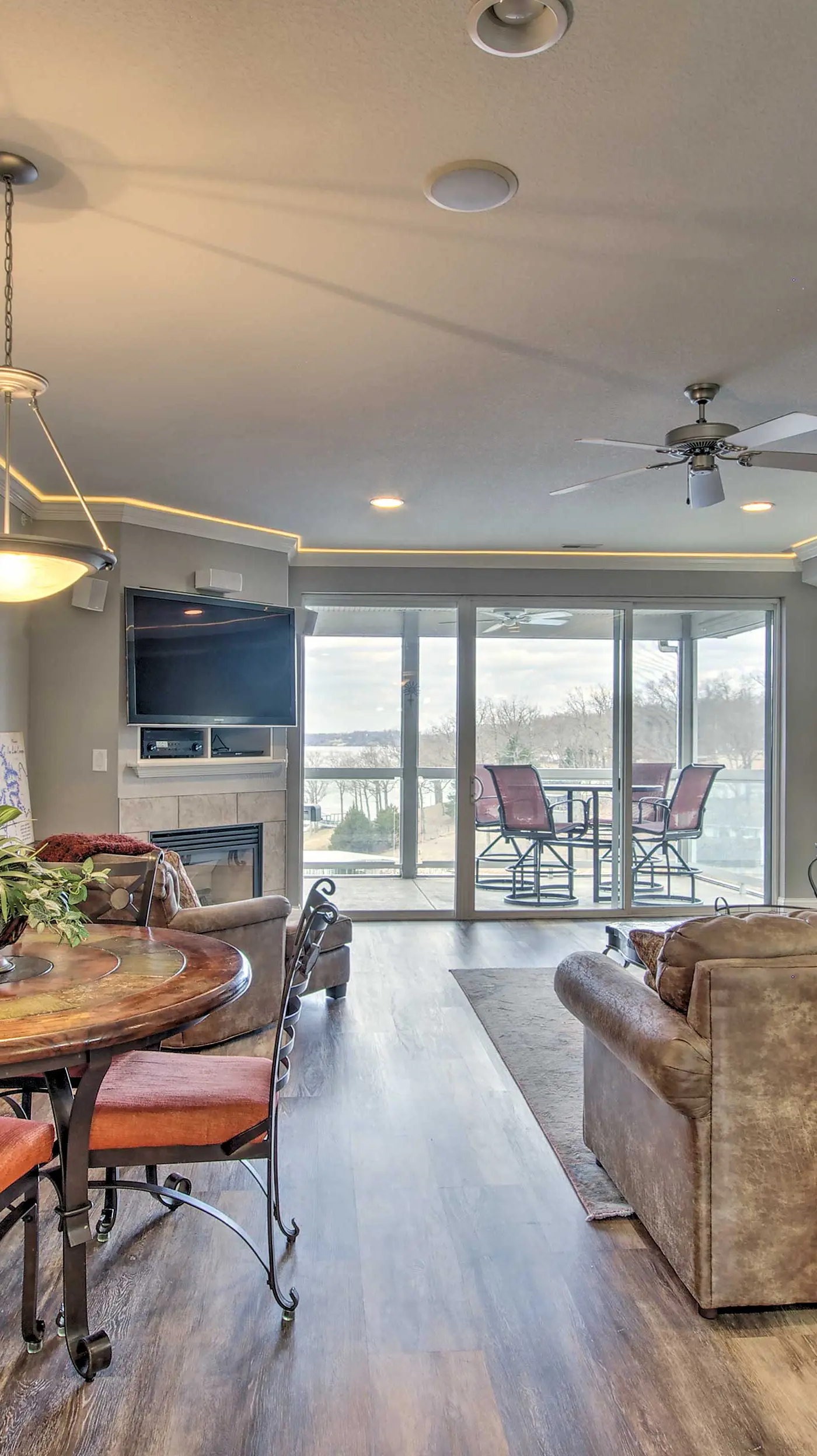 Relax by Pools: Top-Floor Lands End Corner Unit