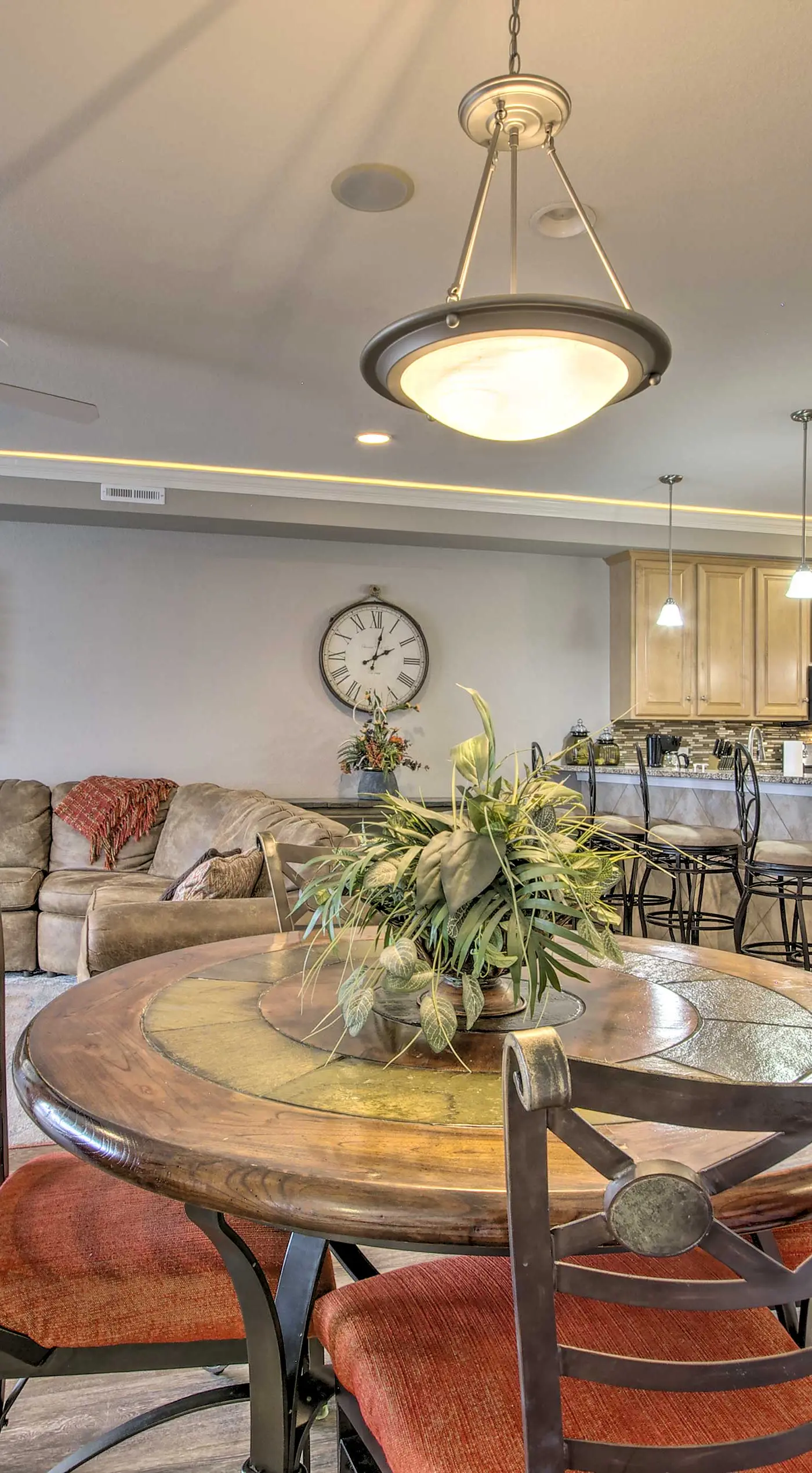Relax by Pools: Top-Floor Lands End Corner Unit