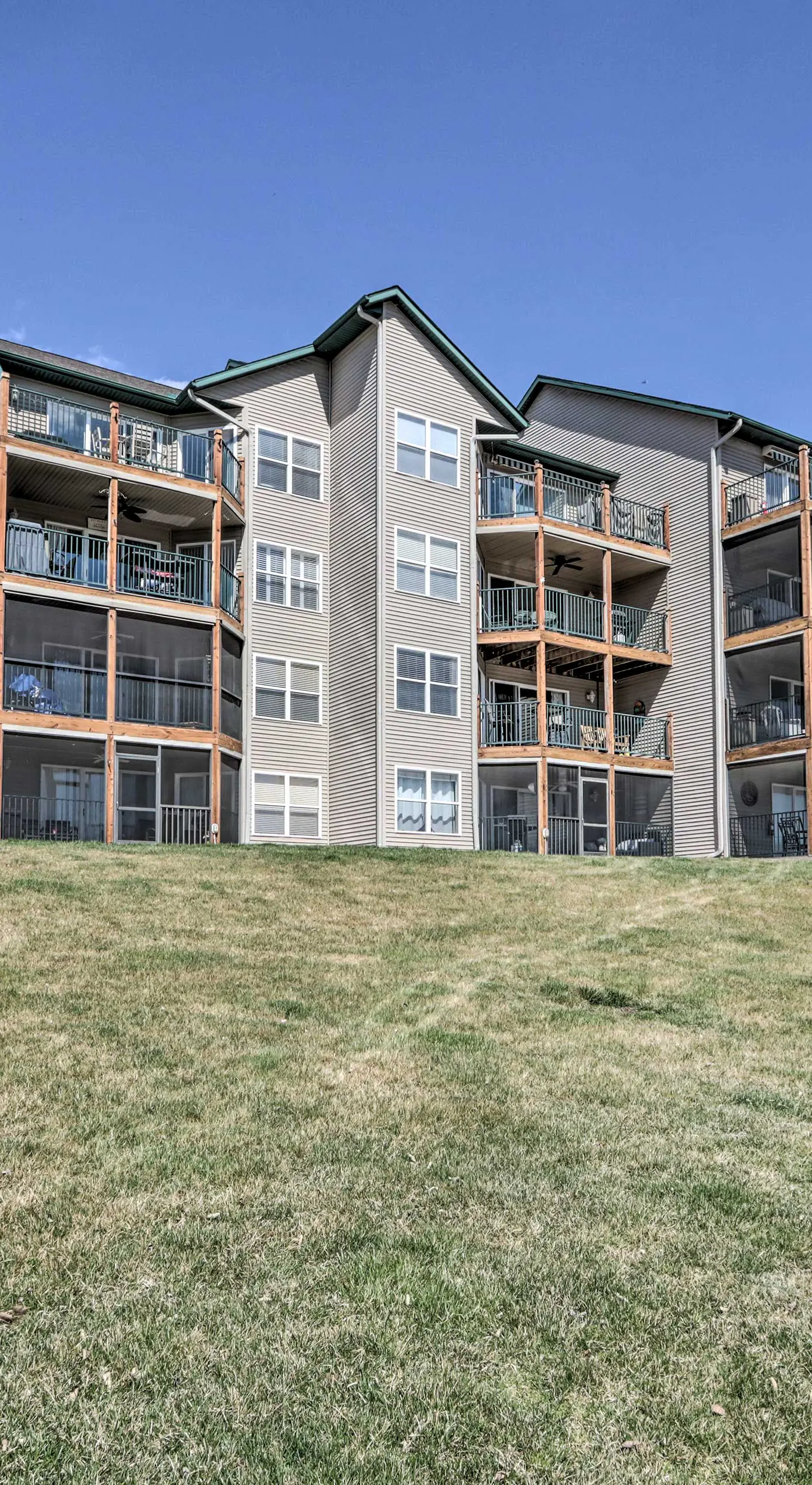 Boat Ramp, Dock & Slip: Step-Free Camdenton Condo!