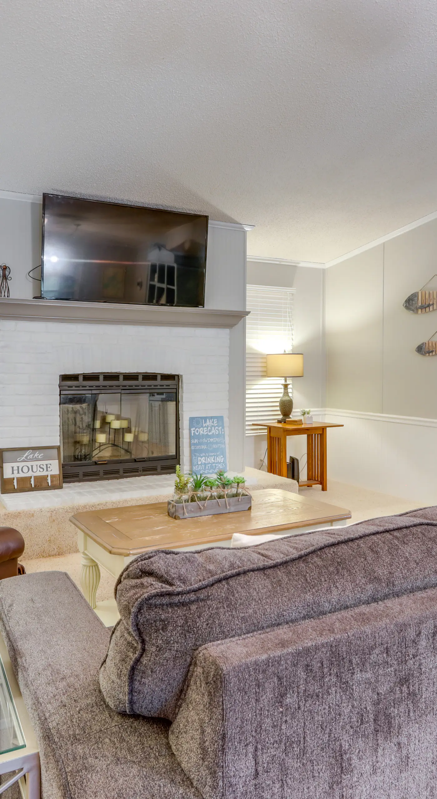 8 Mi to Beach: Lake-View Haven in Linn Creek!
