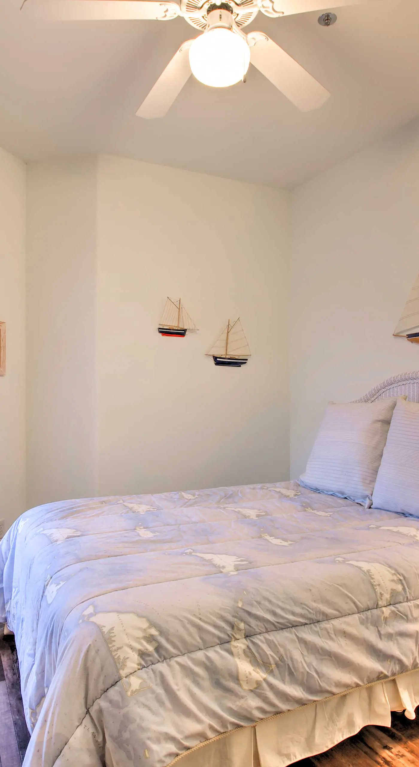 Channel-View Lake Ozark Condo for Shootout Weekend