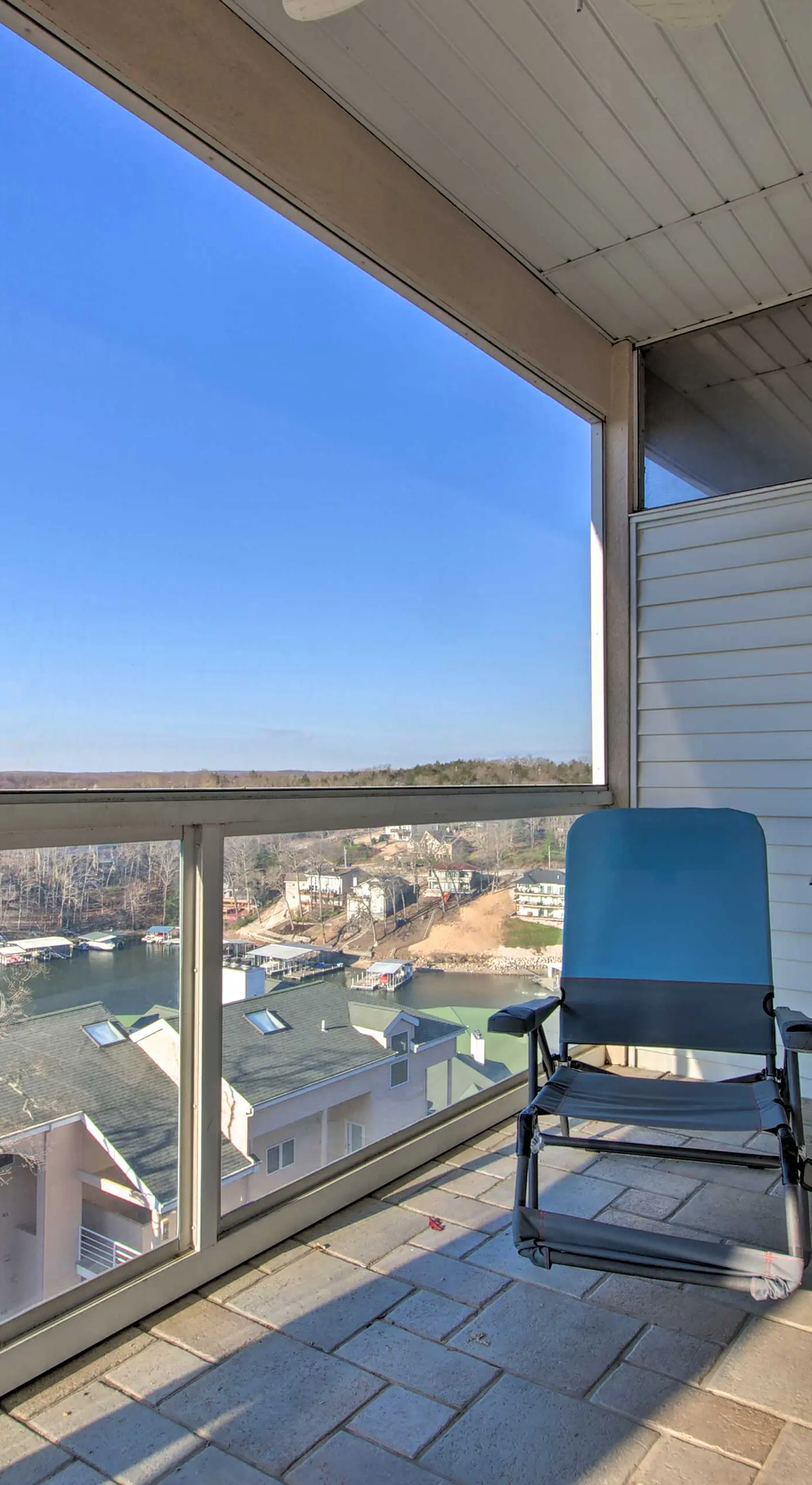 Channel-View Lake Ozark Condo for Shootout Weekend