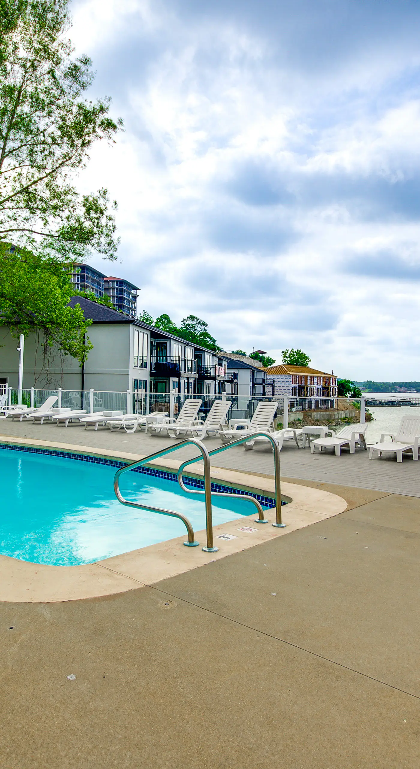 Channel-View Lake Ozark Condo for Shootout Weekend