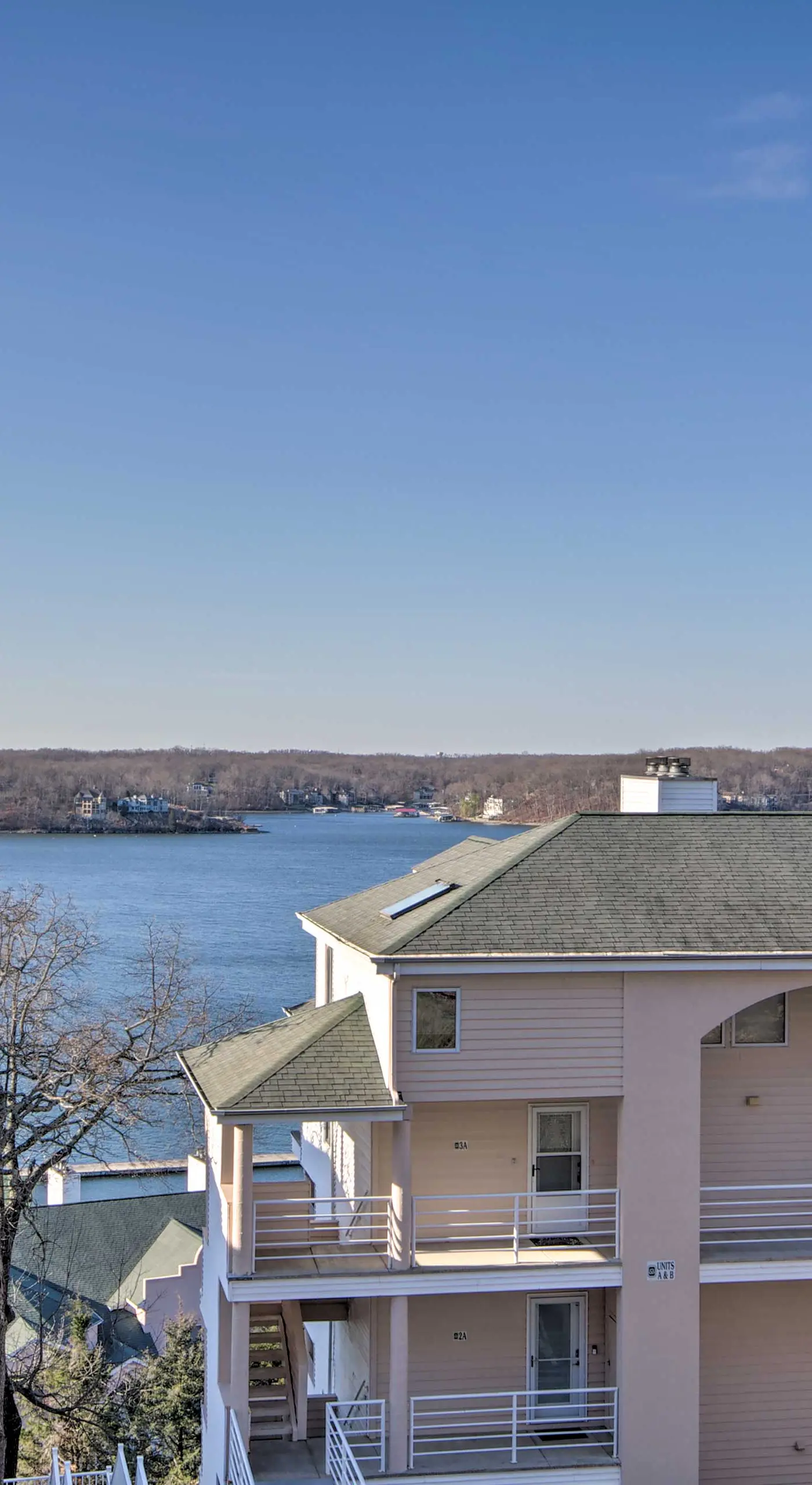 Channel-View Lake Ozark Condo for Shootout Weekend