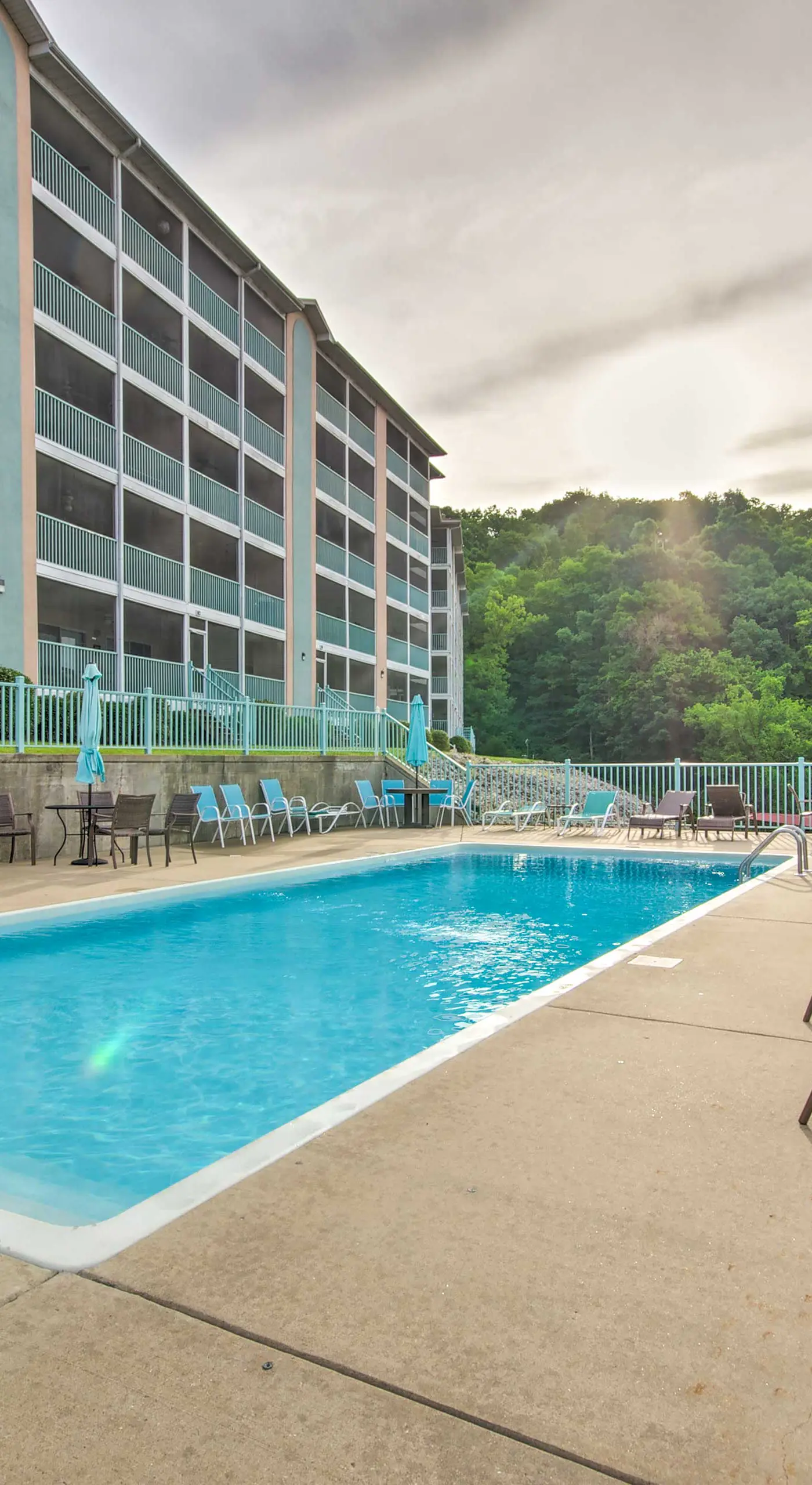 Furnished Balcony, Pool! Waterfront Lake Ozark Gem