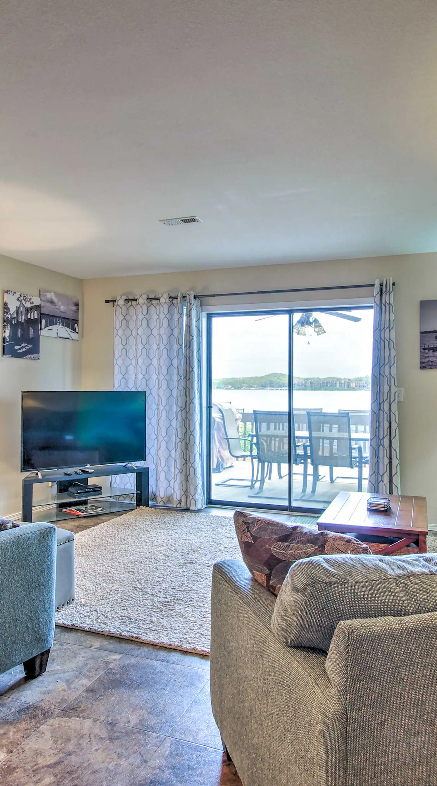 Pool Days & Water Fun Await: Lake Ozark Escape!