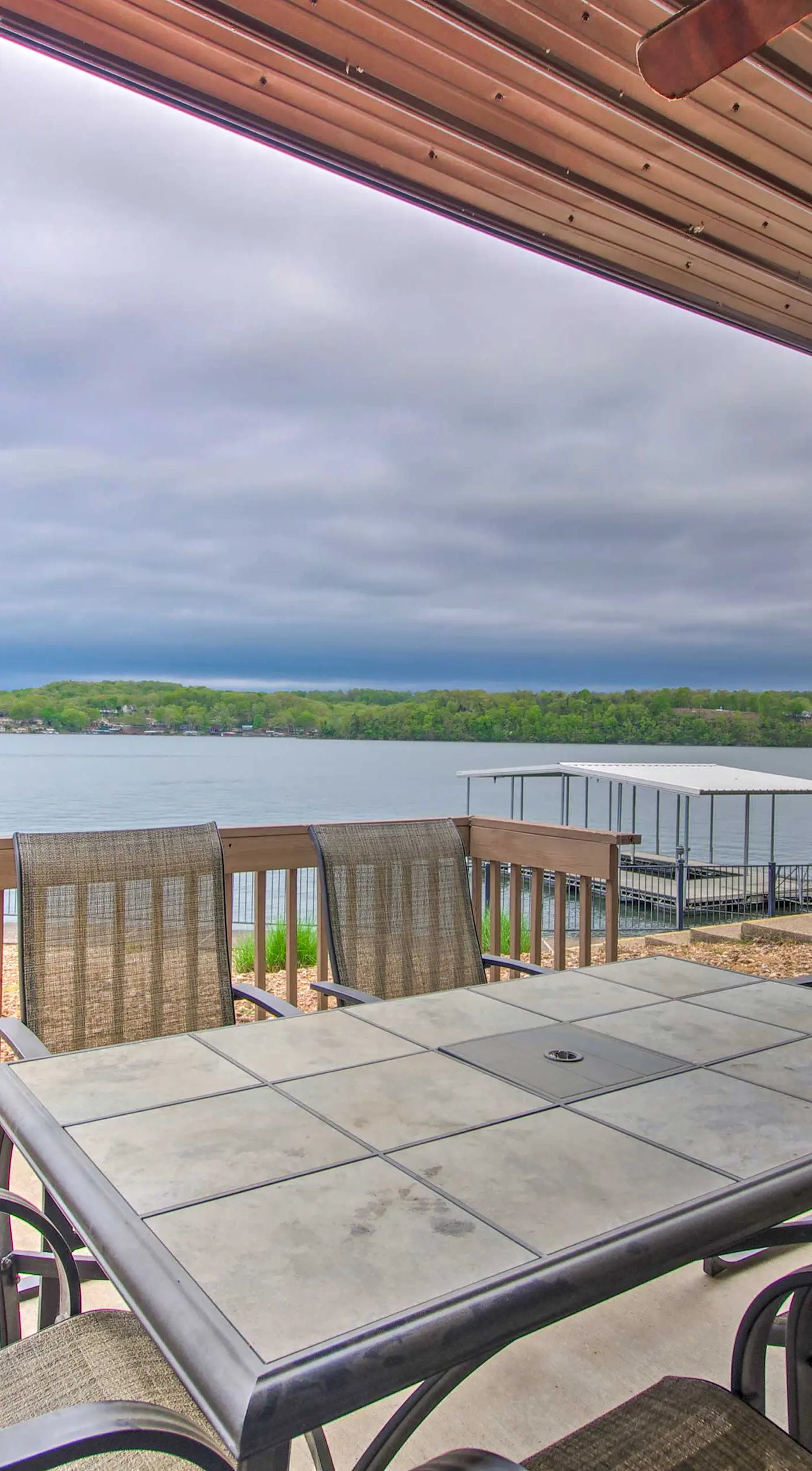 Pool Days & Water Fun Await: Lake Ozark Escape!