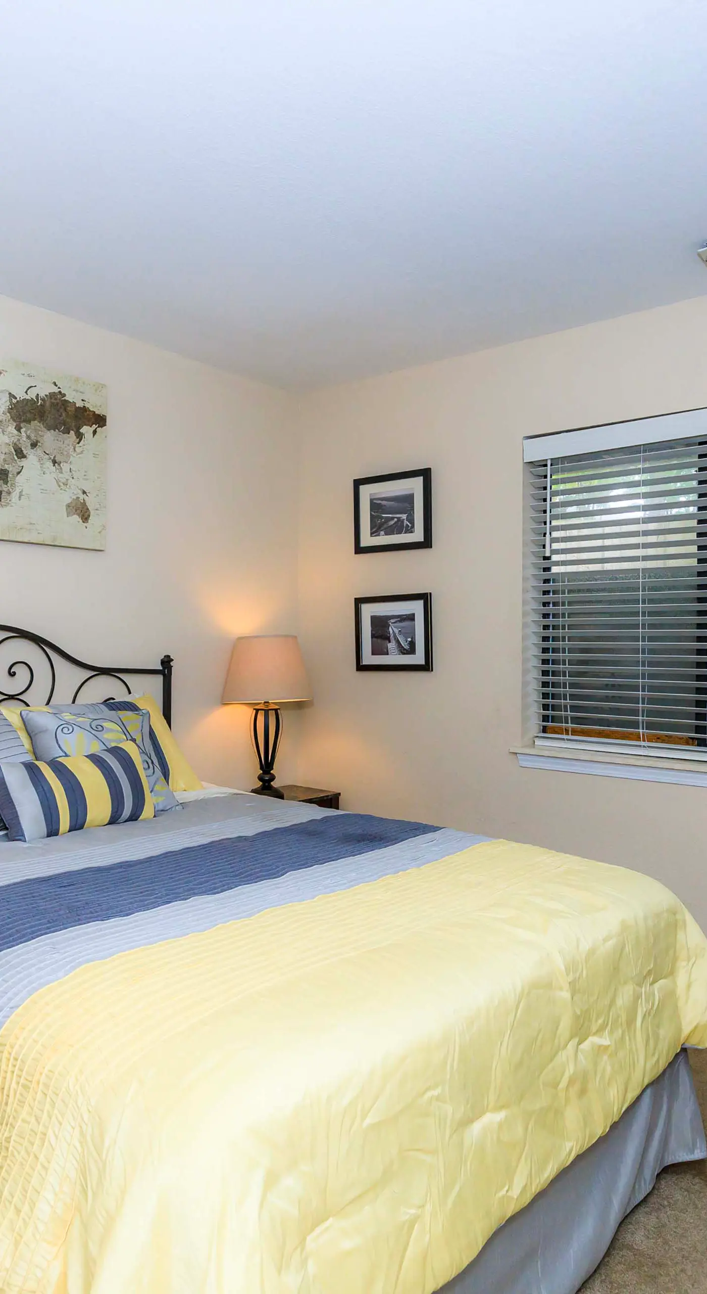 Pool Days & Water Fun Await: Lake Ozark Escape!