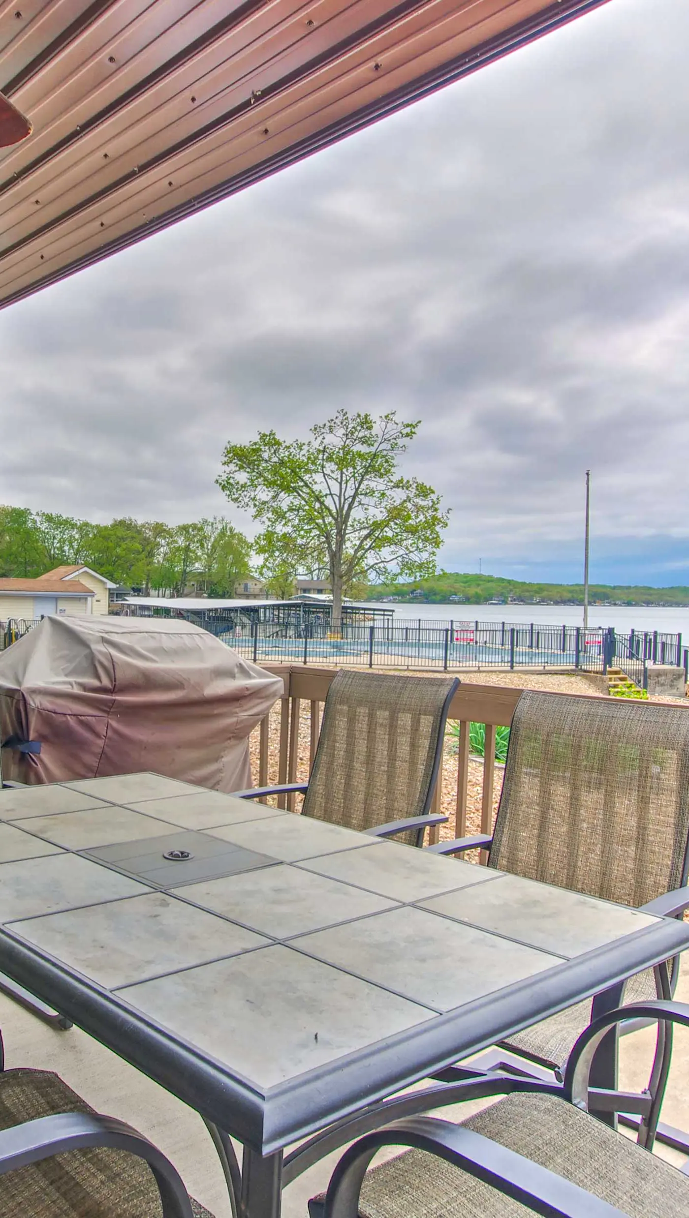 Pool Days & Water Fun Await: Lake Ozark Escape!