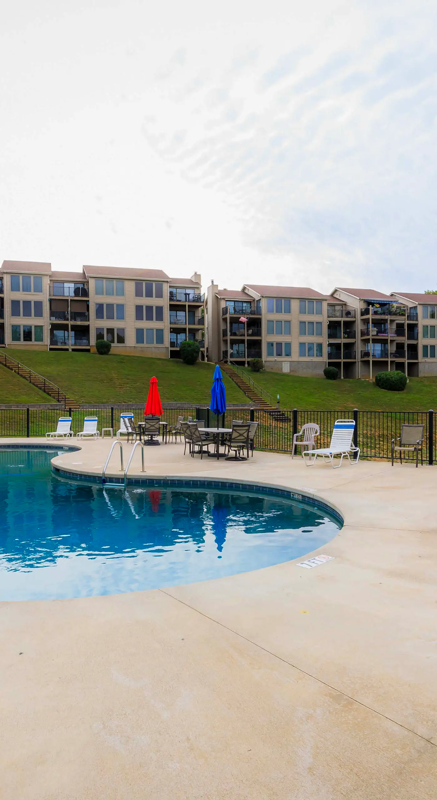 Pool Days & Water Fun Await: Lake Ozark Escape!