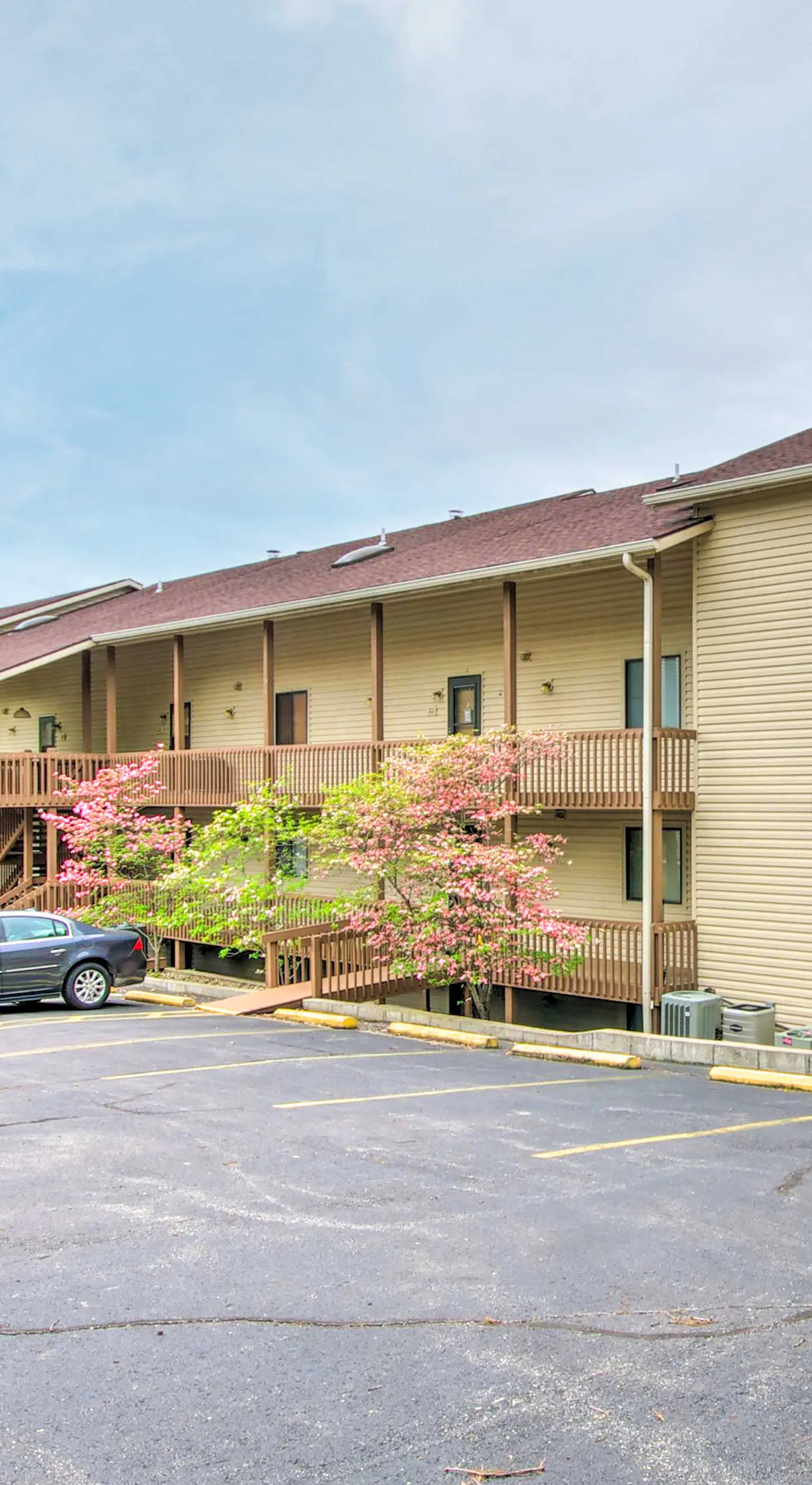 Pool Days & Water Fun Await: Lake Ozark Escape!