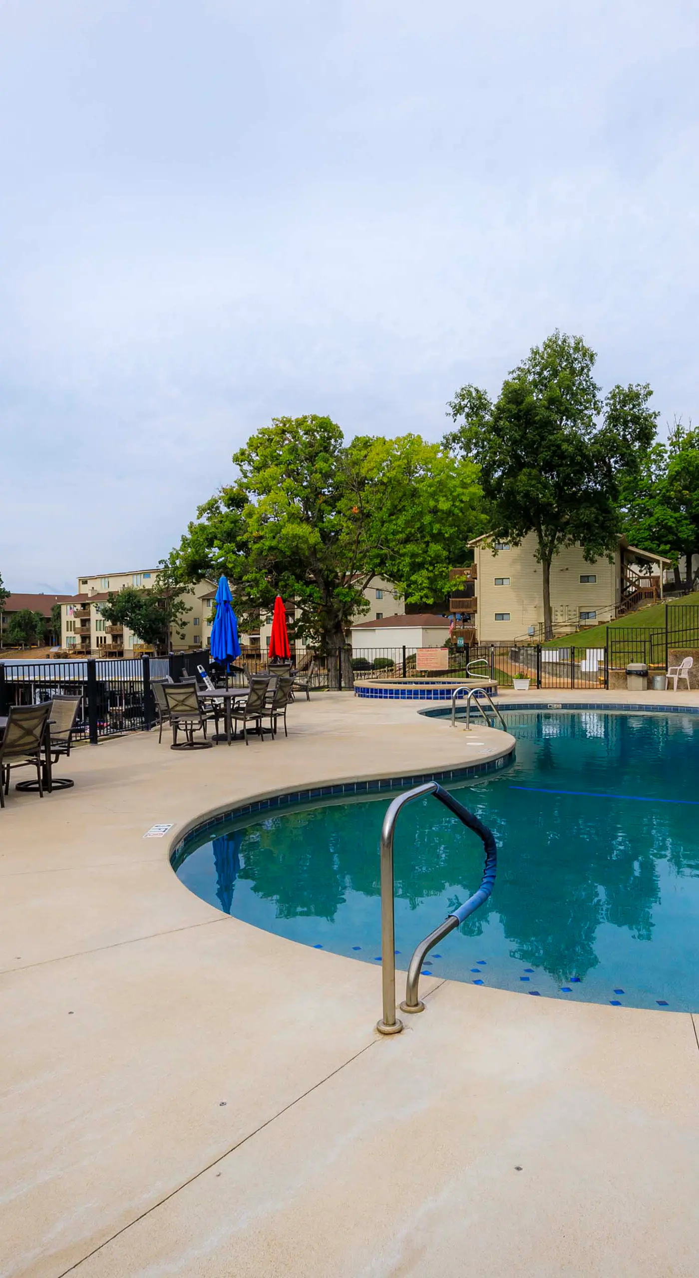 Pool Days & Water Fun Await: Lake Ozark Escape!