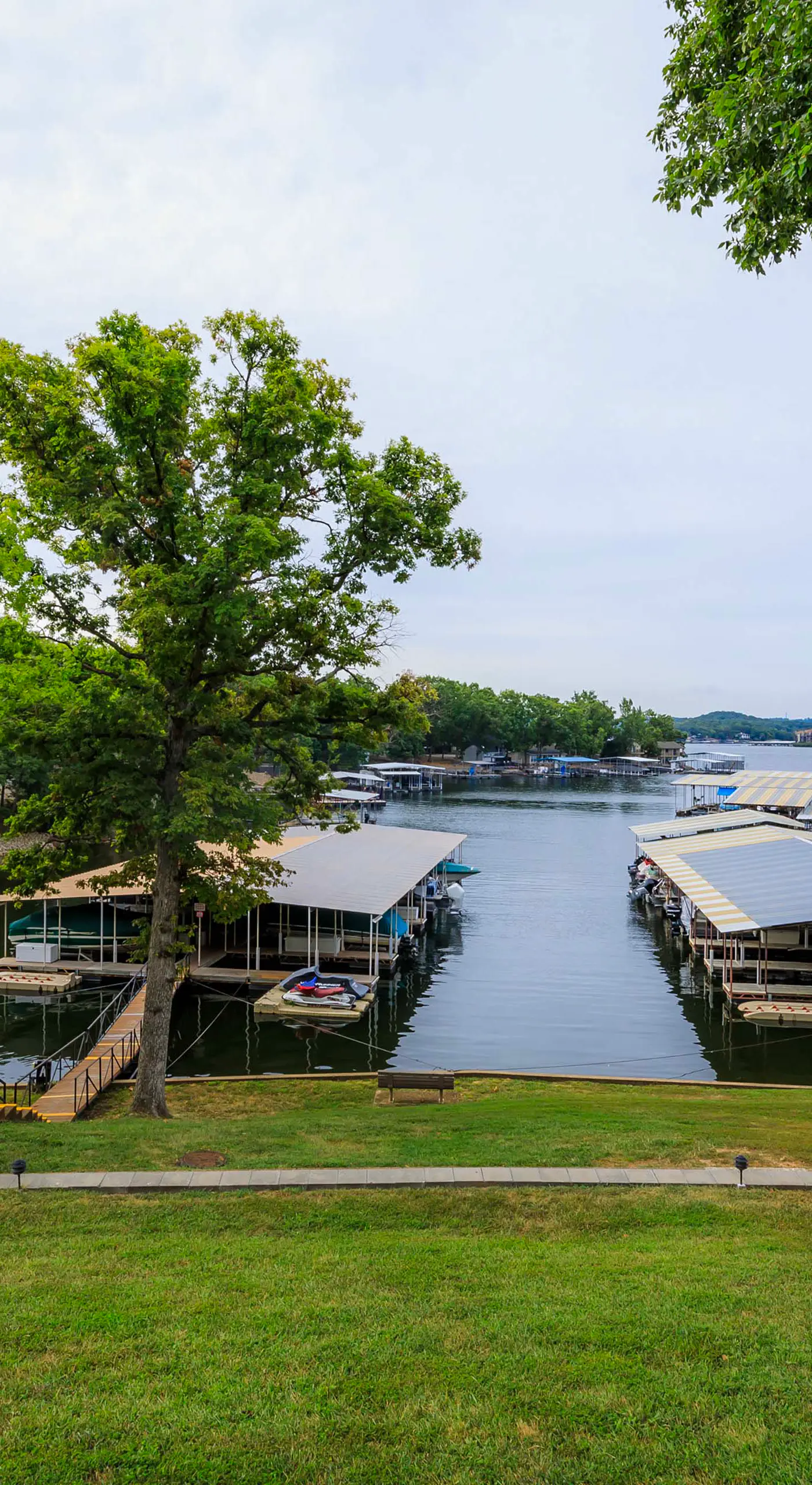 Pool Days & Water Fun Await: Lake Ozark Escape!